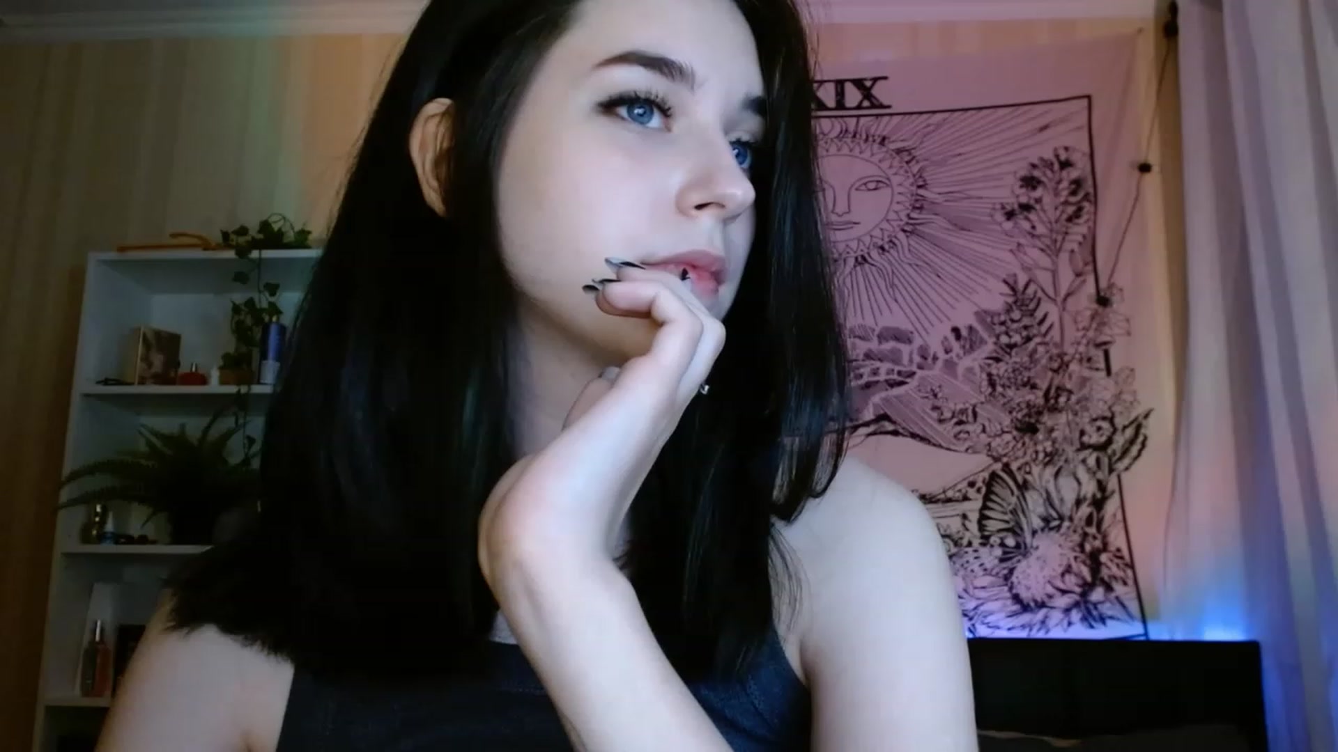 Gallery image thumbnail from ElsieF_'s myfreecams stream on, 06/07/2023, 21:28 image 5 of 20