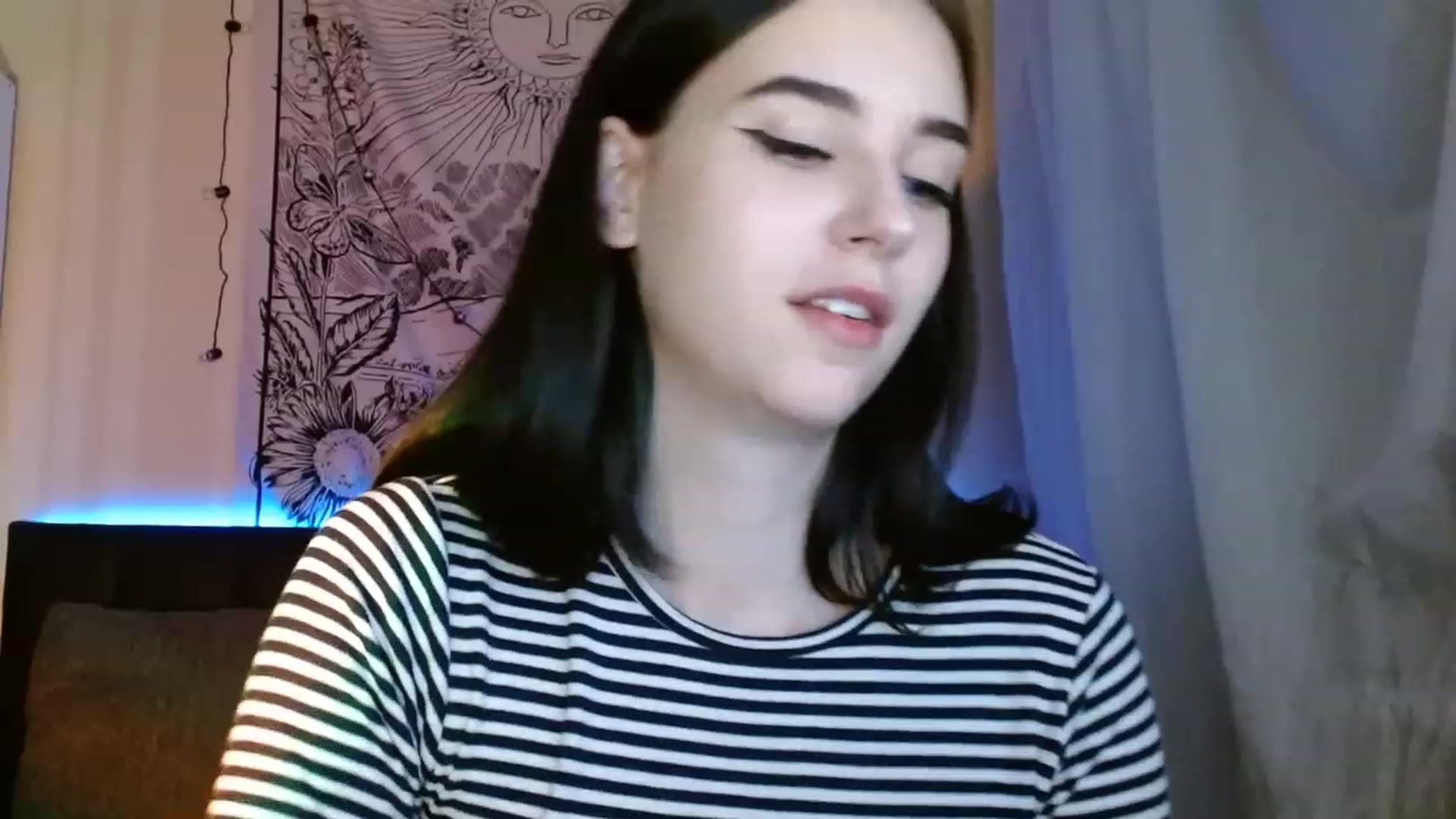 Gallery image thumbnail from ElsieF_'s myfreecams stream on, 06/11/2023, 22:08 image 3 of 20