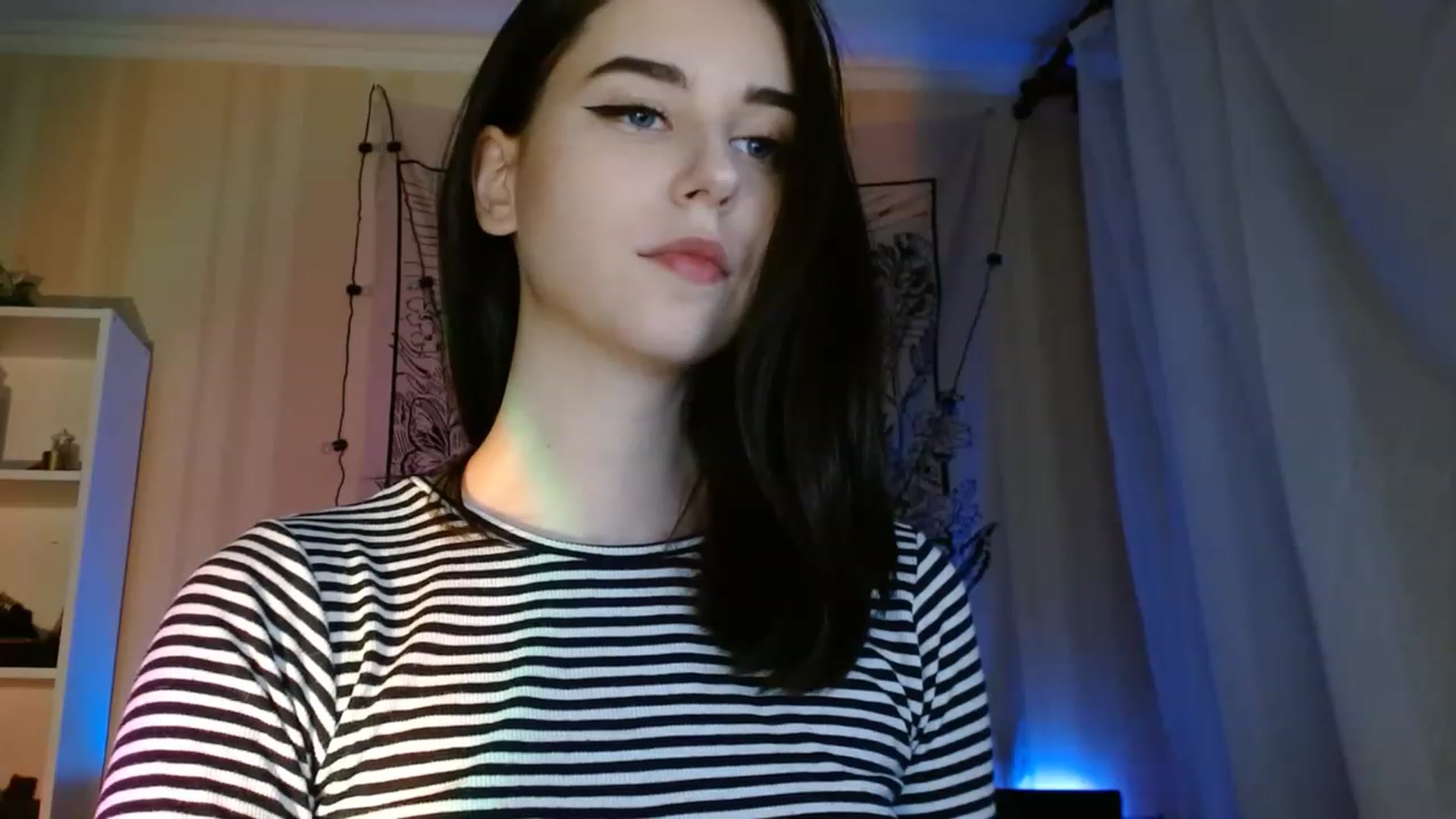 Gallery image thumbnail from ElsieF_'s myfreecams stream on, 06/11/2023, 22:08 image 5 of 20