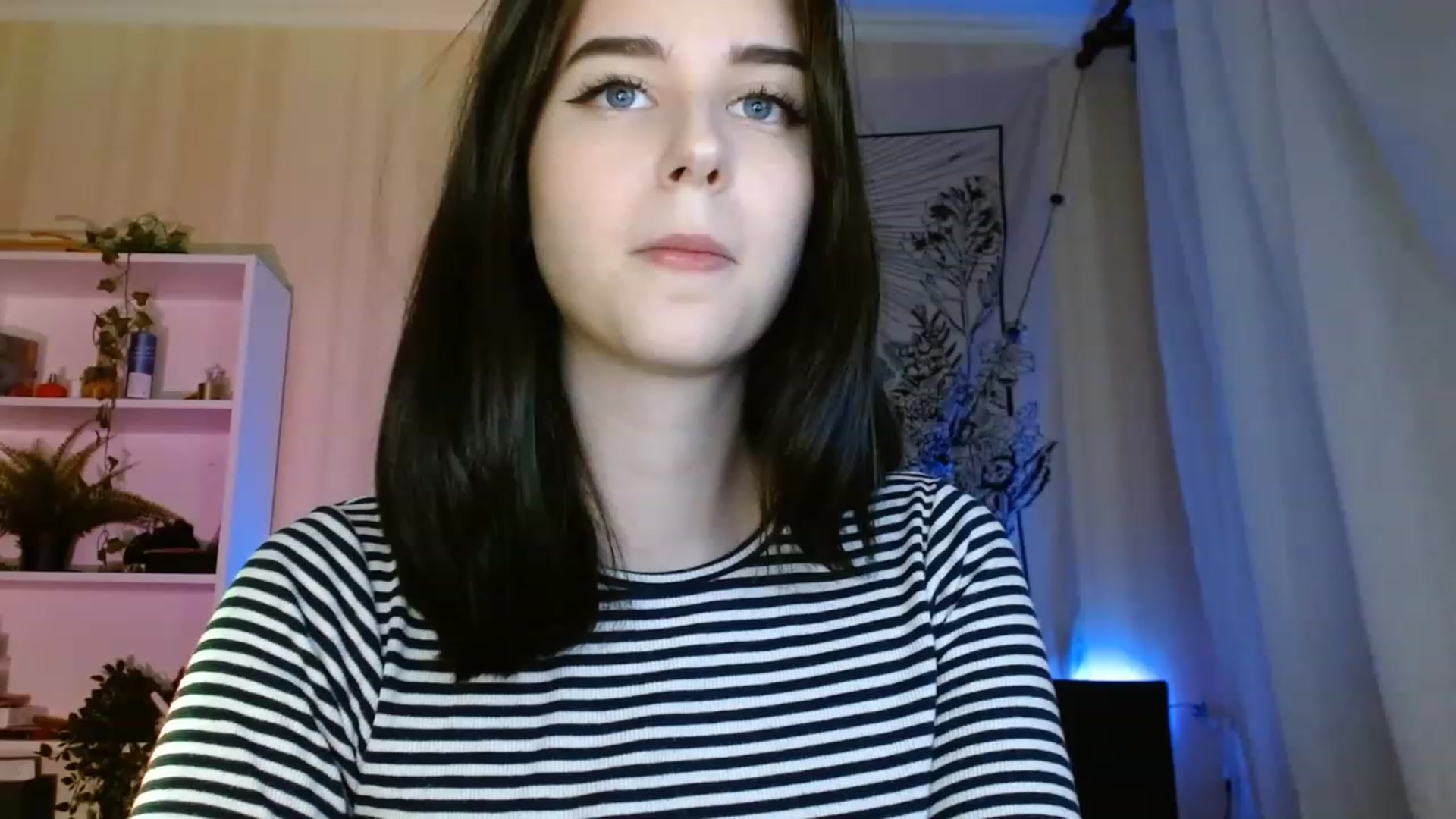 Gallery image thumbnail from ElsieF_'s myfreecams stream on, 06/11/2023, 22:08 image 17 of 20