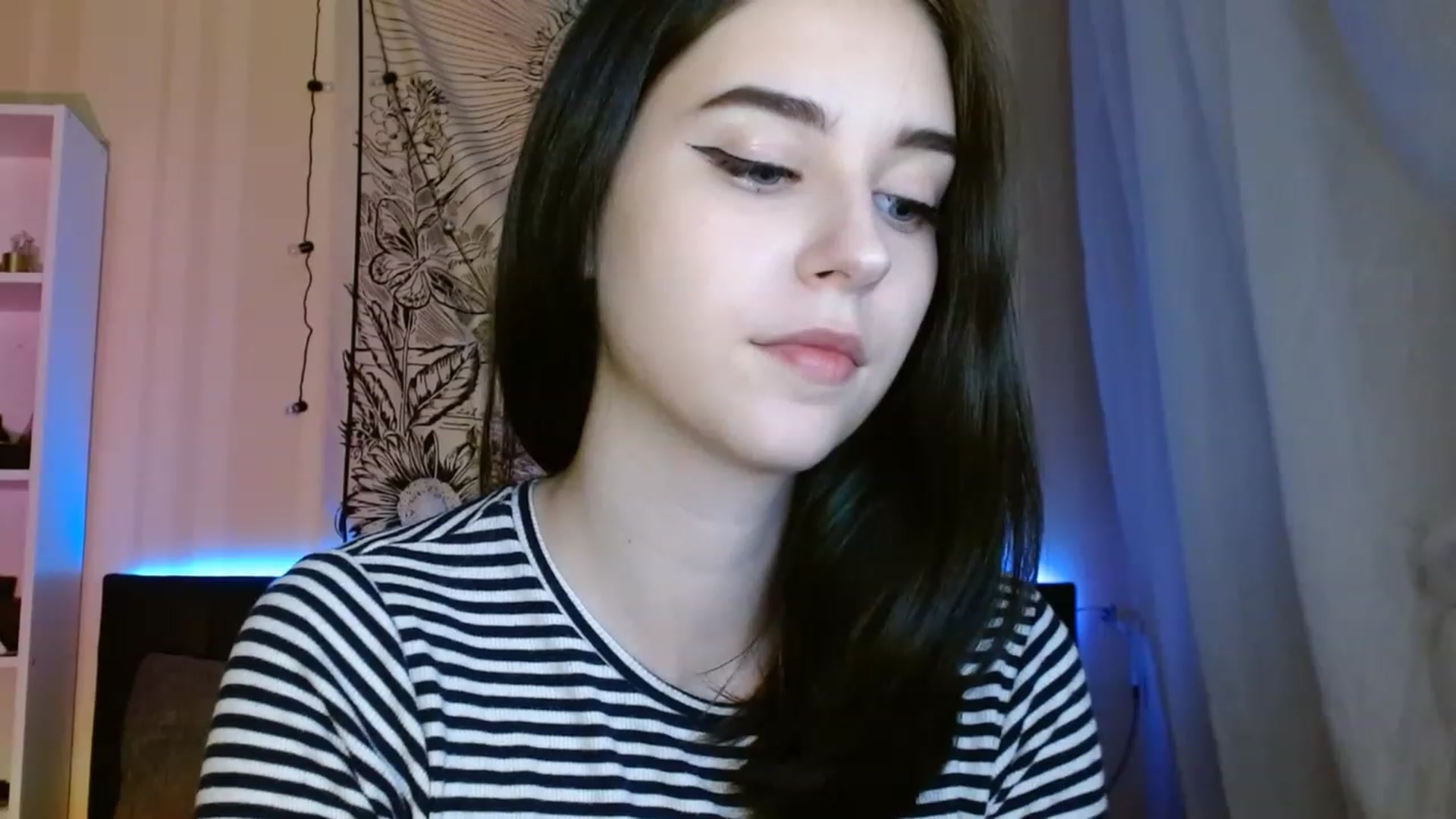 Gallery image thumbnail from ElsieF_'s myfreecams stream on, 06/11/2023, 22:08 image 6 of 20