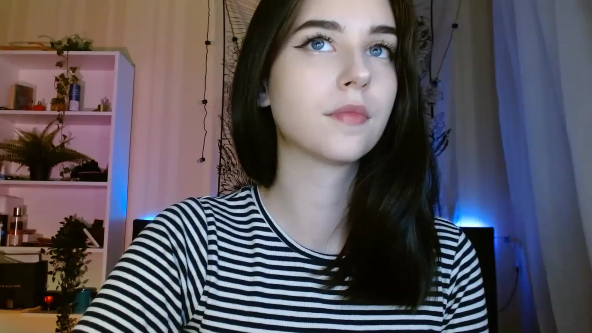 Gallery image thumbnail from ElsieF_'s myfreecams stream on, 06/11/2023, 22:08 image 15 of 20