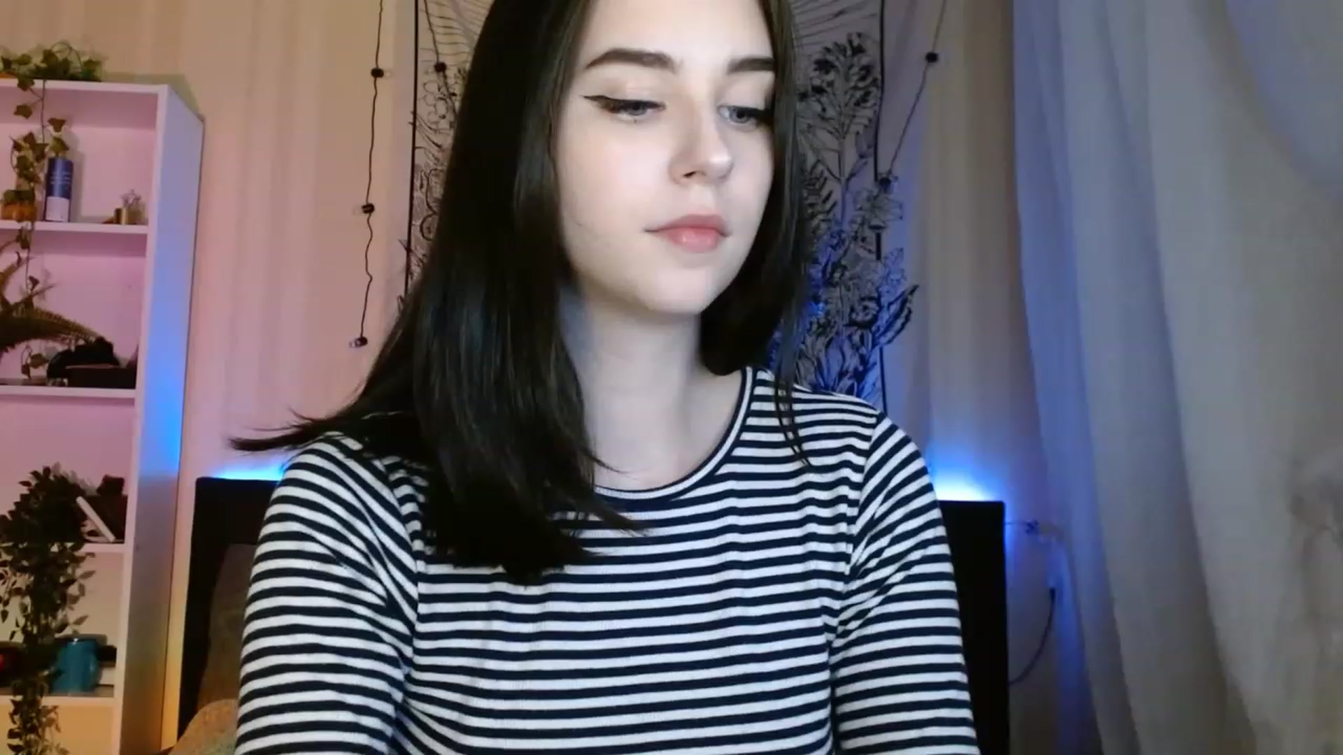 Gallery image thumbnail from ElsieF_'s myfreecams stream on, 06/11/2023, 22:08 image 13 of 20