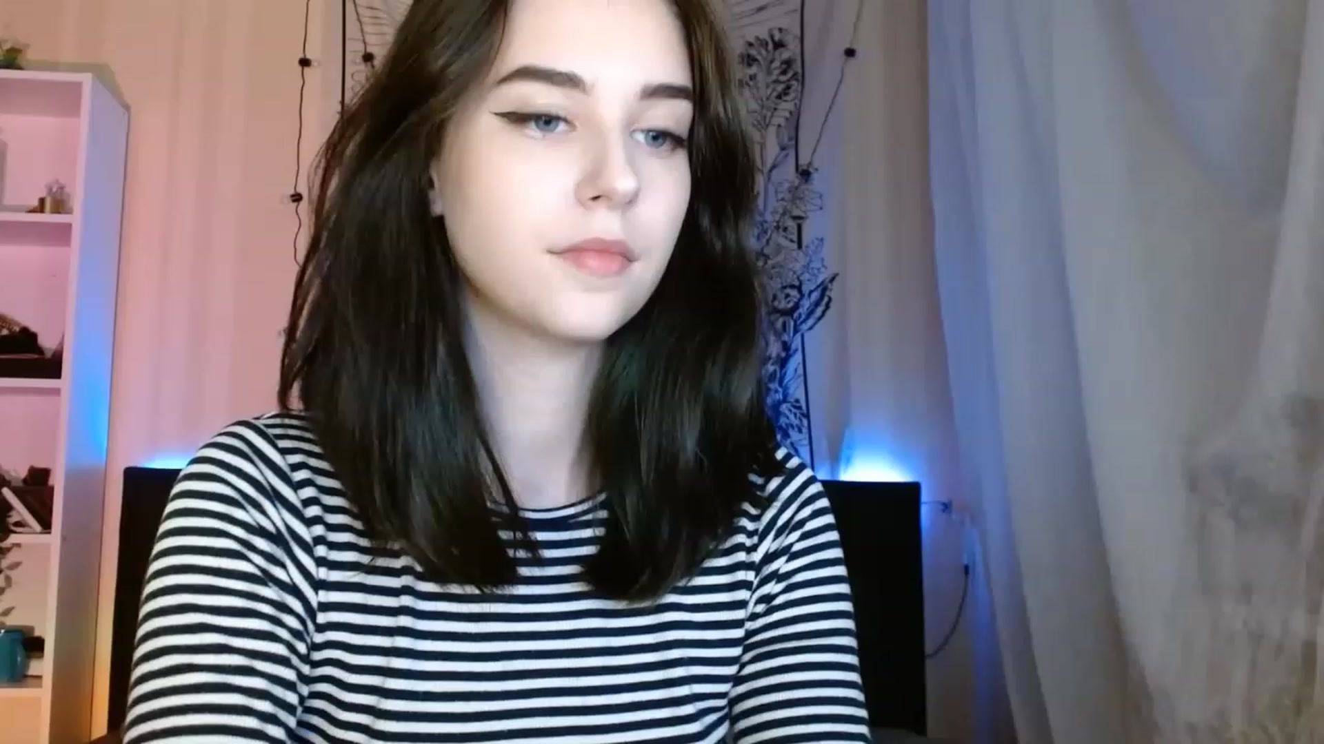Gallery image thumbnail from ElsieF_'s myfreecams stream on, 06/11/2023, 22:08 image 18 of 20