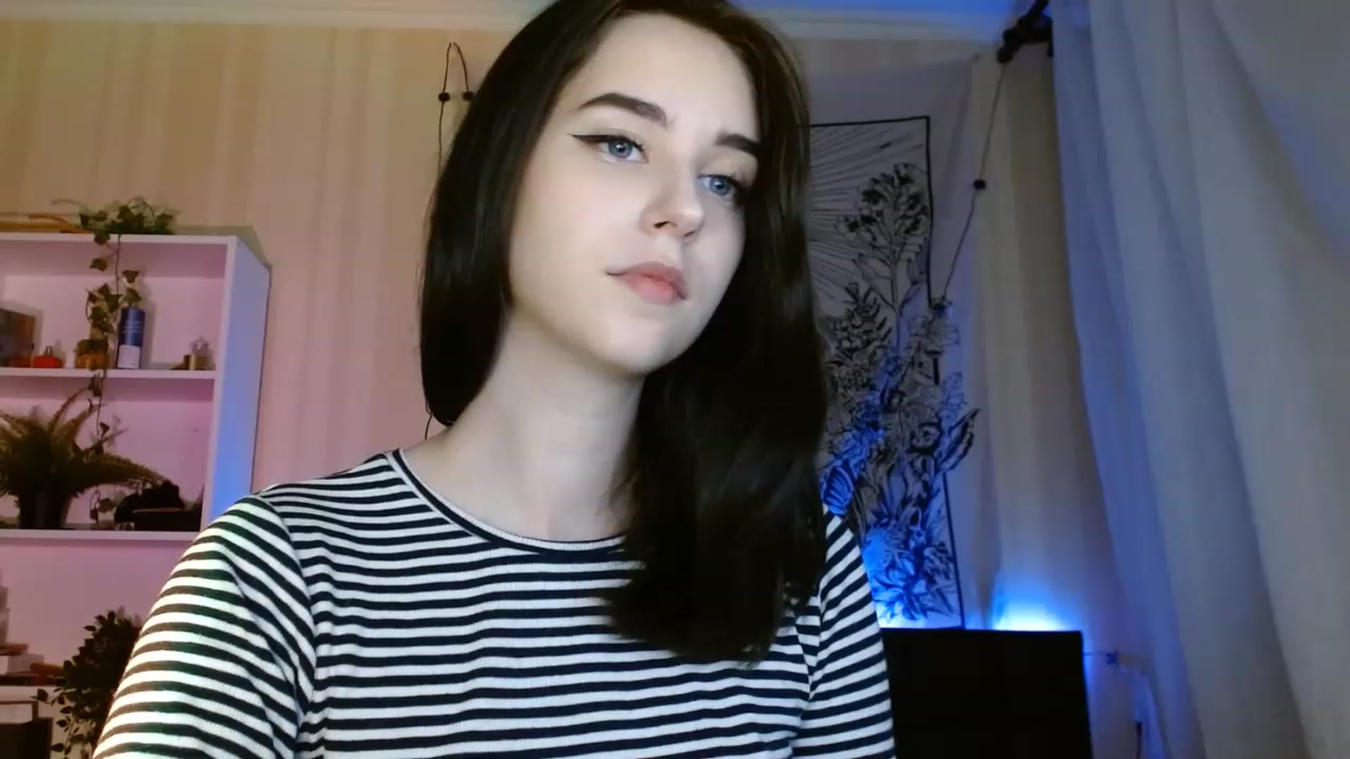 Gallery image thumbnail from ElsieF_'s myfreecams stream on, 06/11/2023, 22:08 image 16 of 20