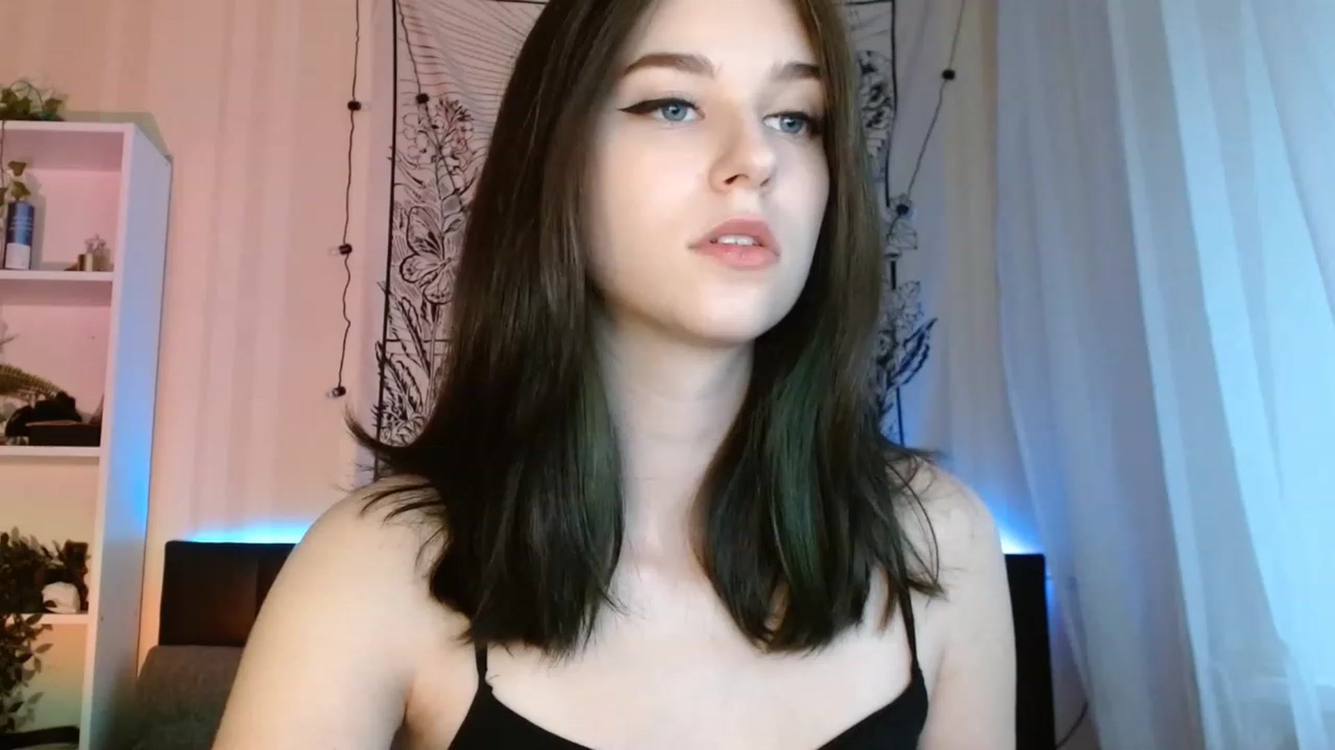 Gallery image thumbnail from ElsieF_'s myfreecams stream on, 06/13/2023, 16:44 image 10 of 20