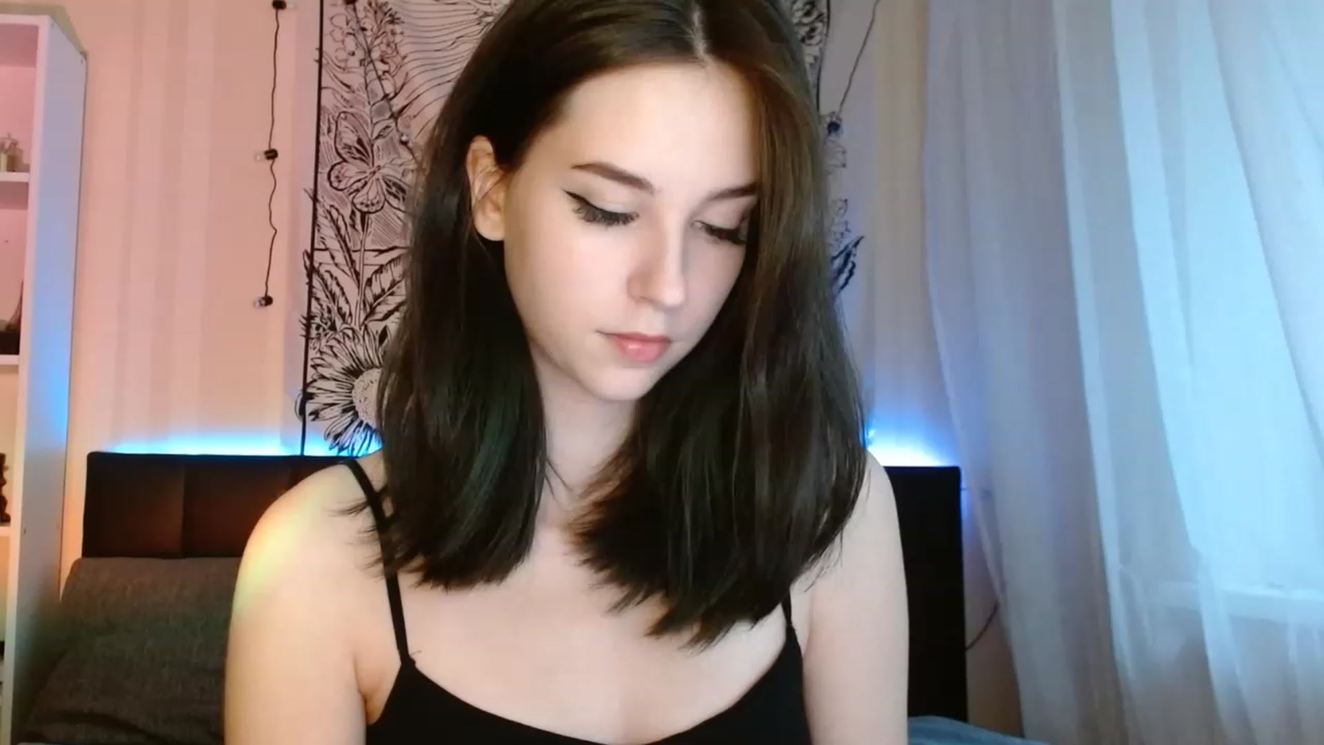 Gallery image thumbnail from ElsieF_'s myfreecams stream on, 06/13/2023, 16:44 image 2 of 20