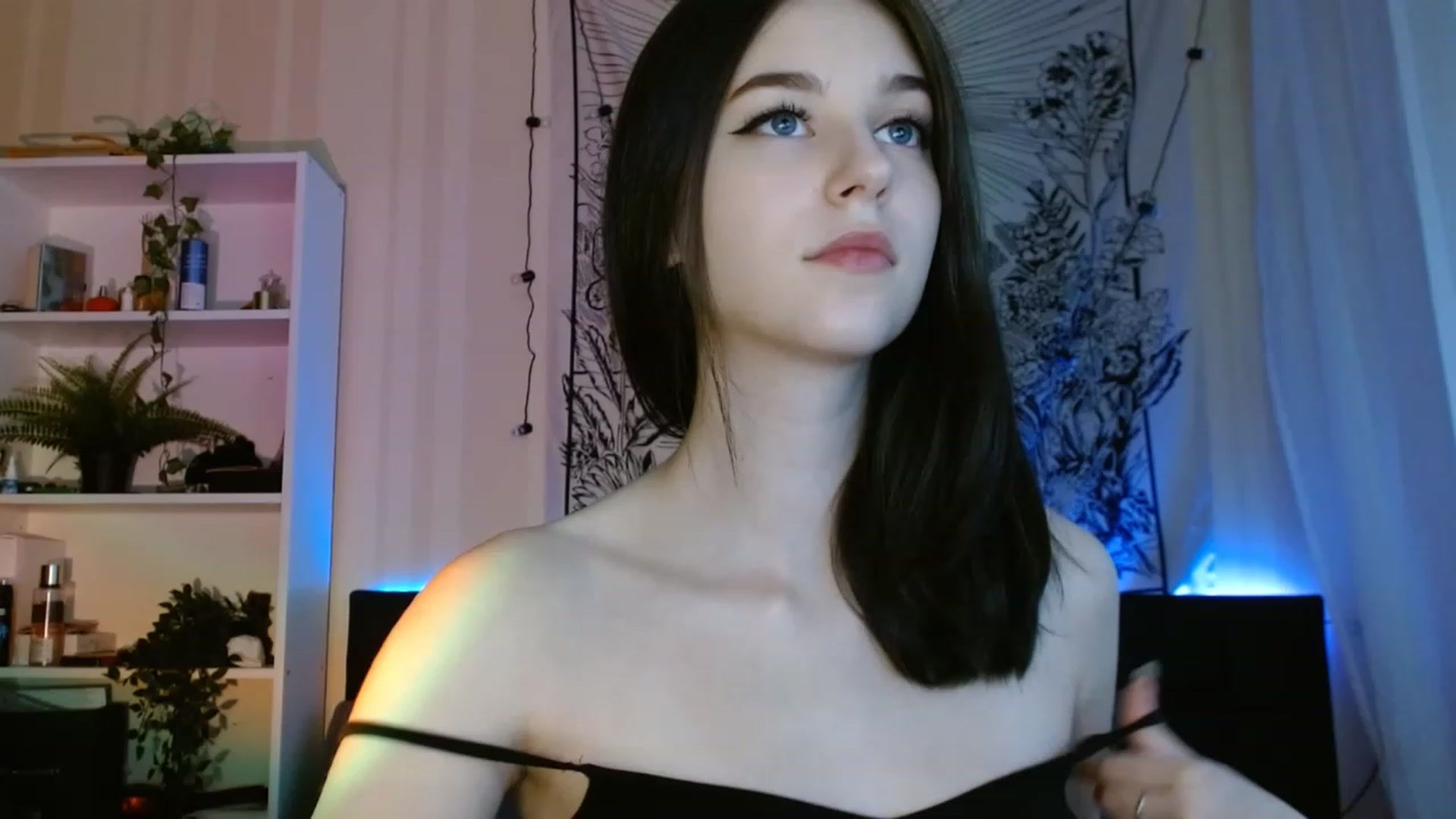 Gallery image thumbnail from ElsieF_'s myfreecams stream on, 06/13/2023, 16:44 image 8 of 20
