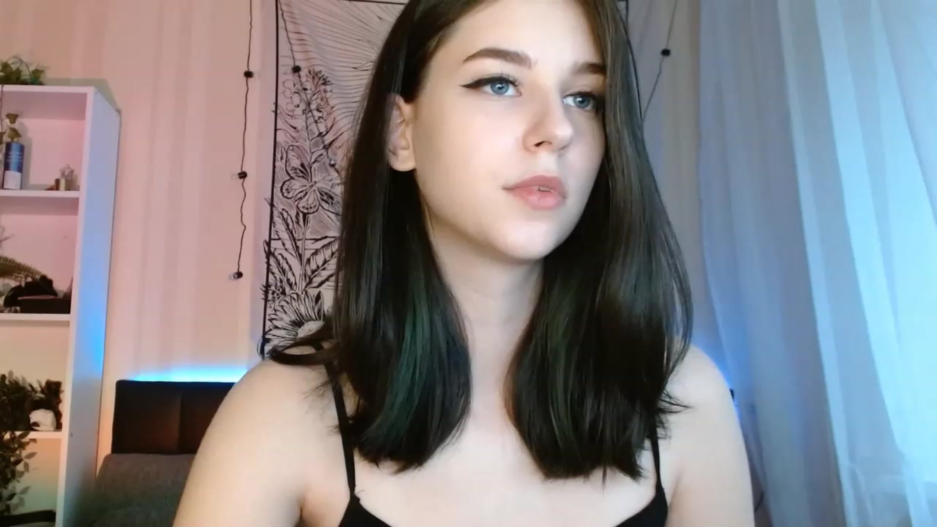 Gallery image thumbnail from ElsieF_'s myfreecams stream on, 06/13/2023, 16:44 image 12 of 20