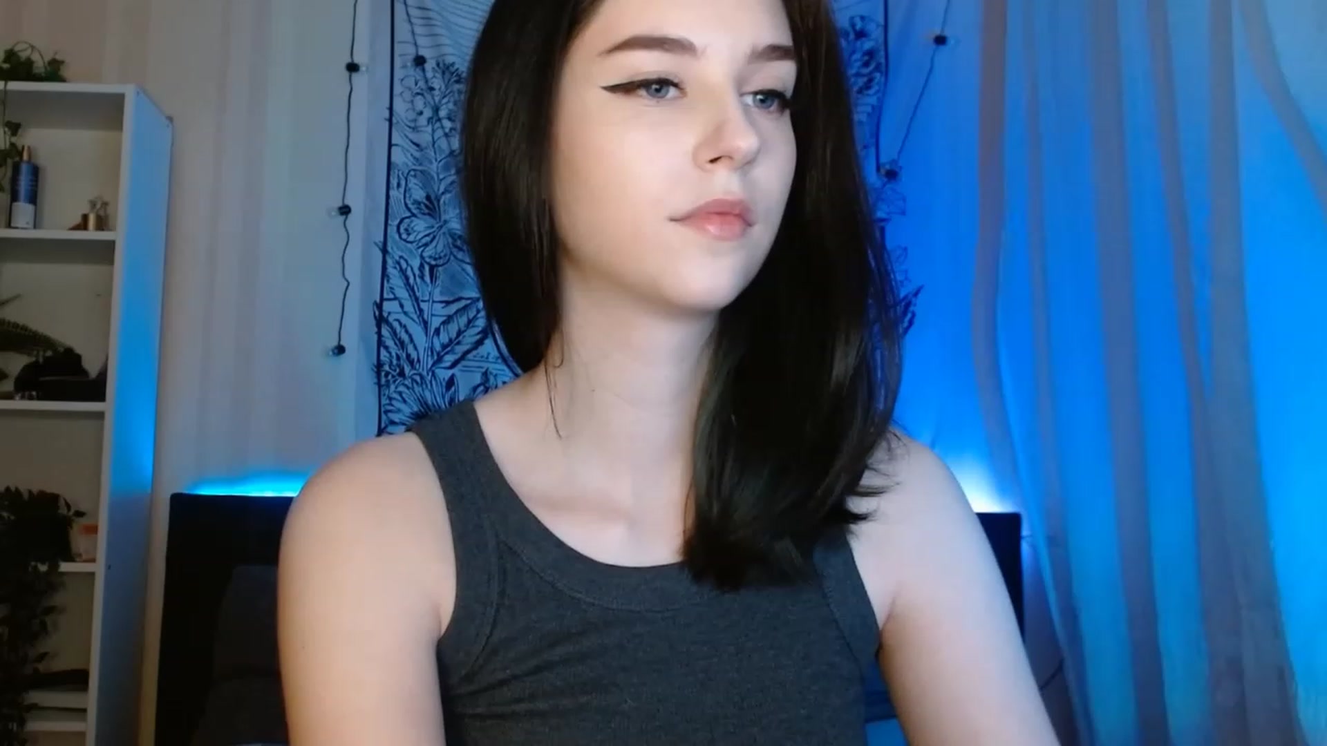Gallery image thumbnail from ElsieF_'s myfreecams stream on, 06/14/2023, 20:27 image 7 of 20