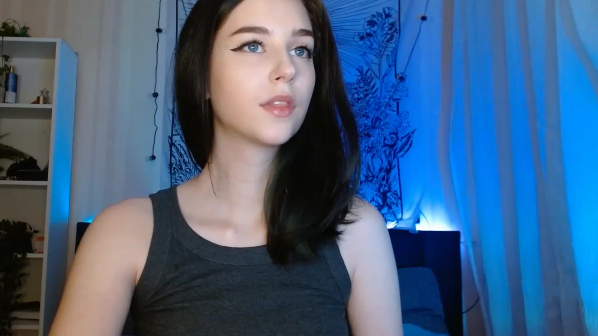 Gallery image thumbnail from ElsieF_'s myfreecams stream on, 06/14/2023, 20:27 image 4 of 20