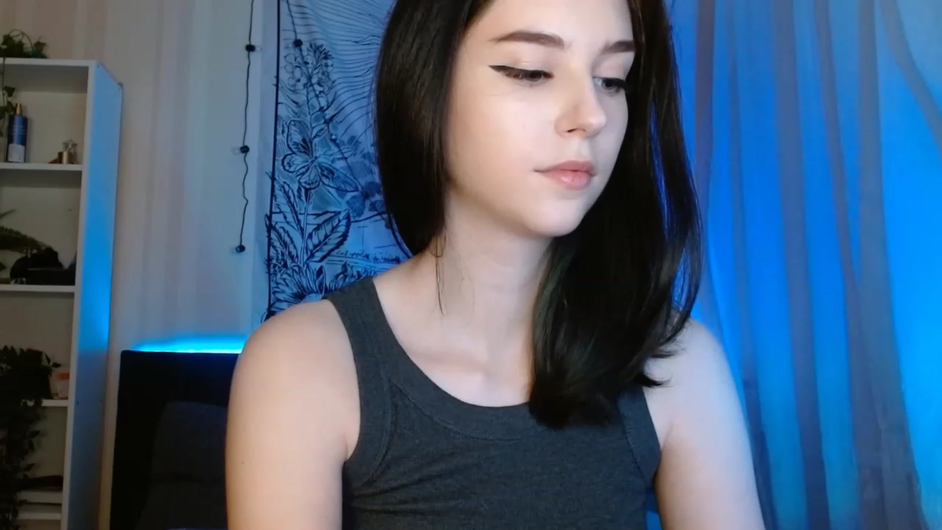 Gallery image thumbnail from ElsieF_'s myfreecams stream on, 06/14/2023, 20:27 image 6 of 20