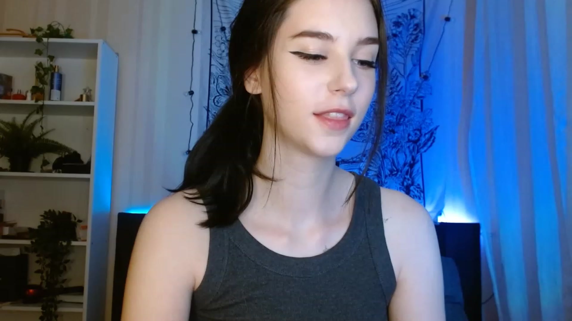 Gallery image thumbnail from ElsieF_'s myfreecams stream on, 06/14/2023, 22:18 image 5 of 20