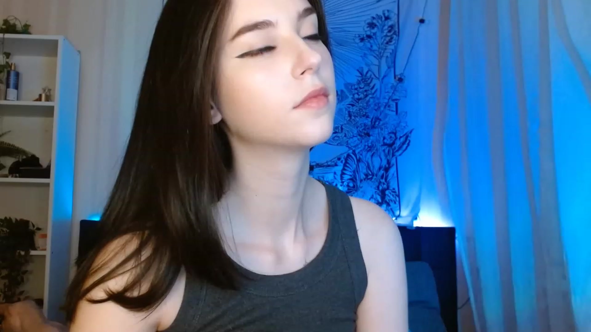 Gallery image thumbnail from ElsieF_'s myfreecams stream on, 06/14/2023, 22:18 image 12 of 20