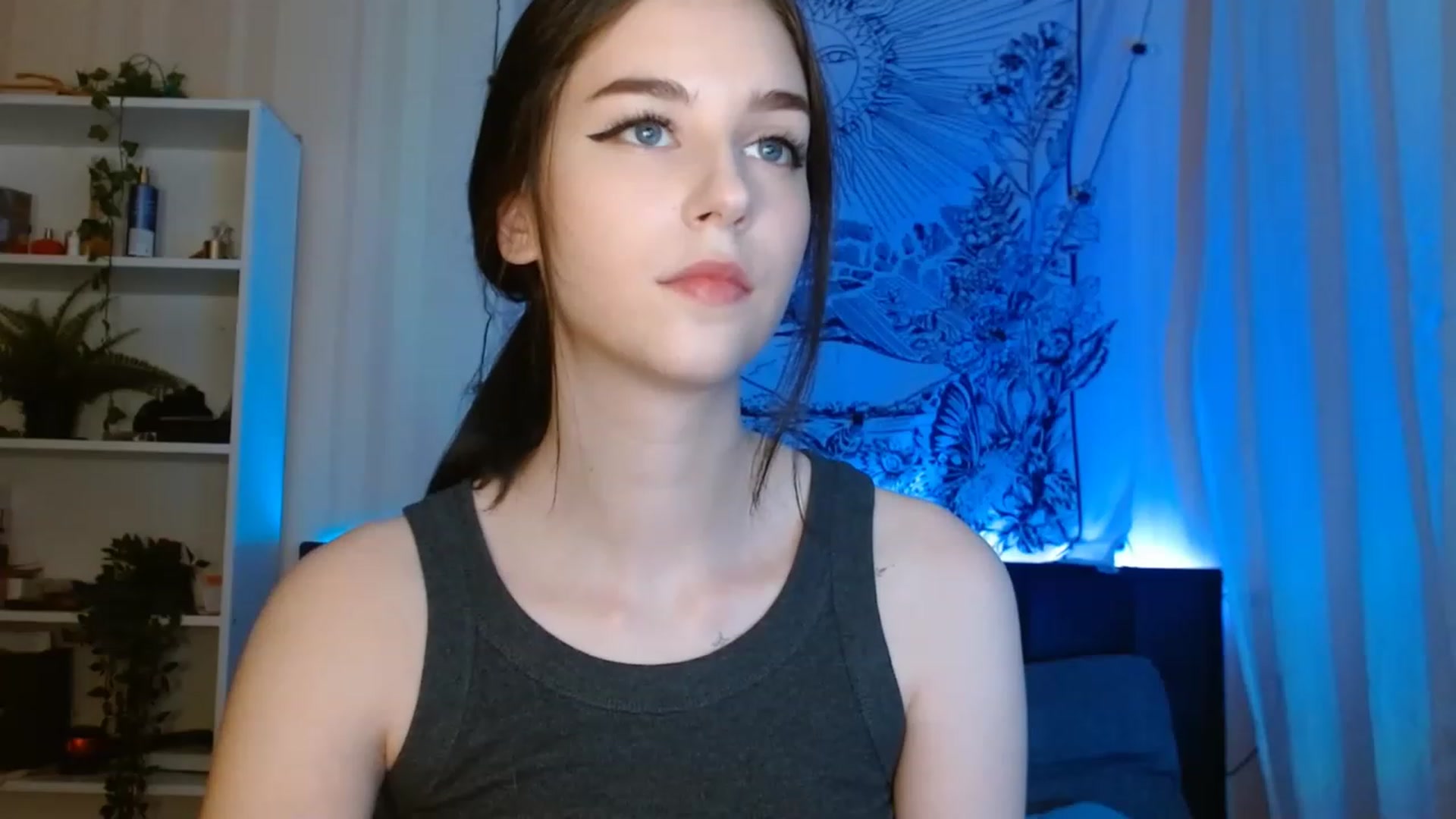 Gallery image thumbnail from ElsieF_'s myfreecams stream on, 06/14/2023, 22:18 image 3 of 20