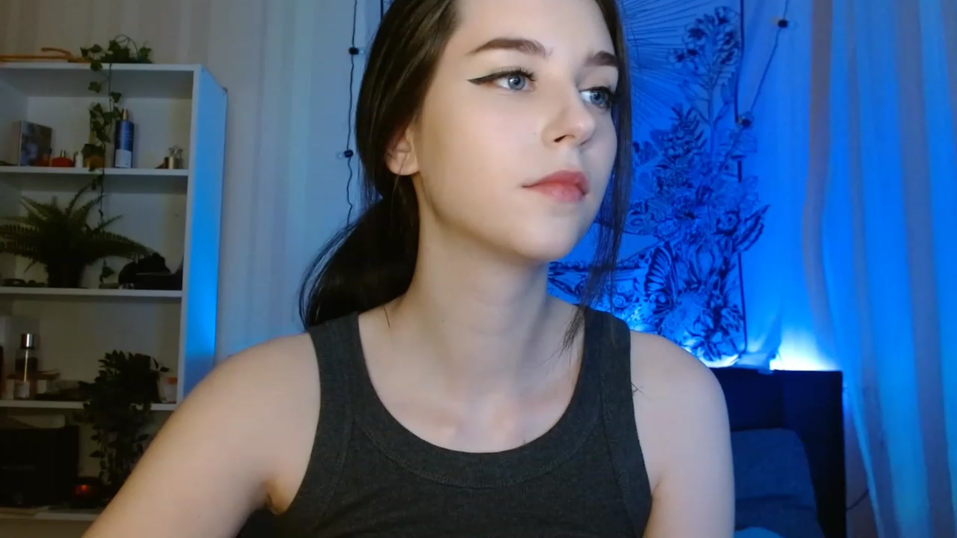 Gallery image thumbnail from ElsieF_'s myfreecams stream on, 06/14/2023, 22:18 image 7 of 20