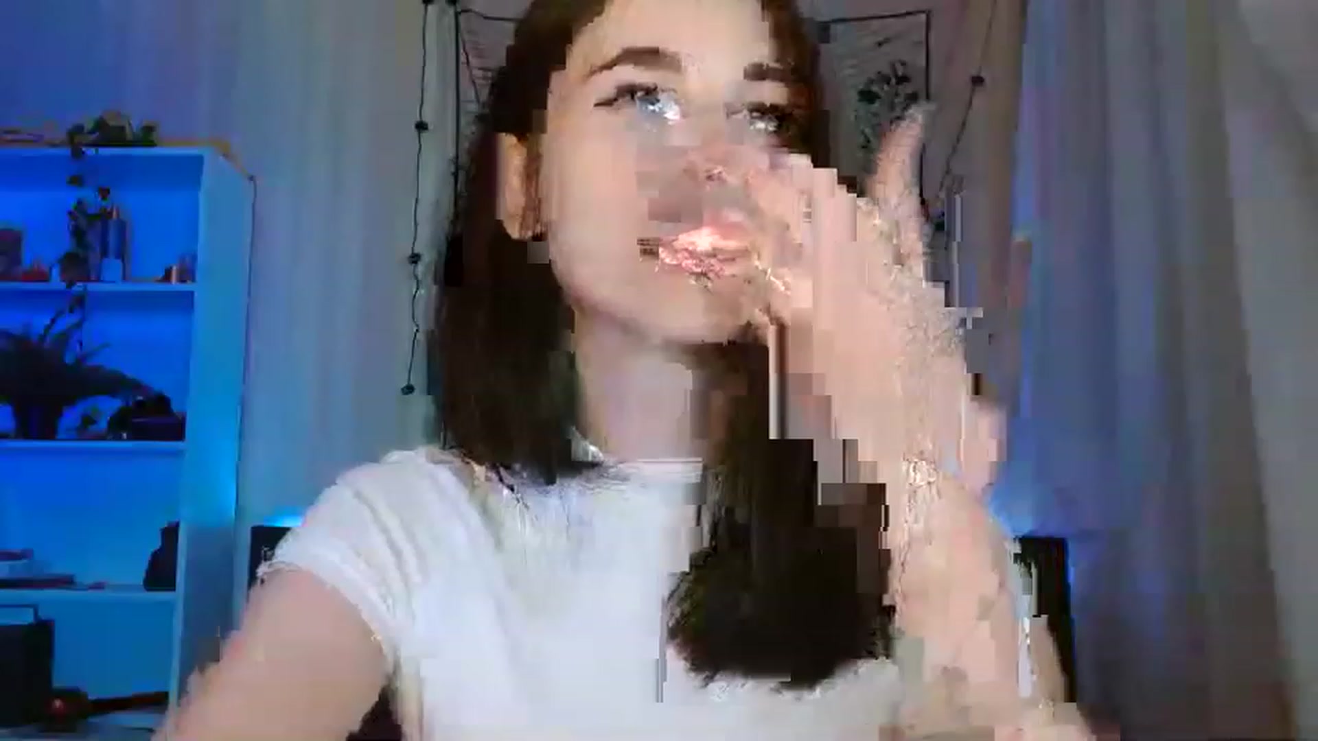 Gallery image thumbnail from ElsieF_'s myfreecams stream on, 06/19/2023, 19:10 image 6 of 20