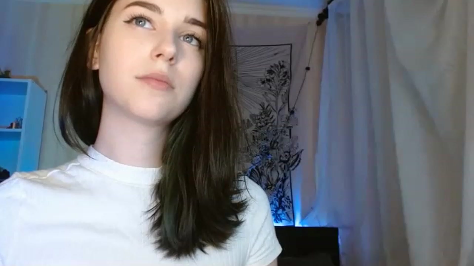 Gallery image thumbnail from ElsieF_'s myfreecams stream on, 06/19/2023, 19:10 image 3 of 20