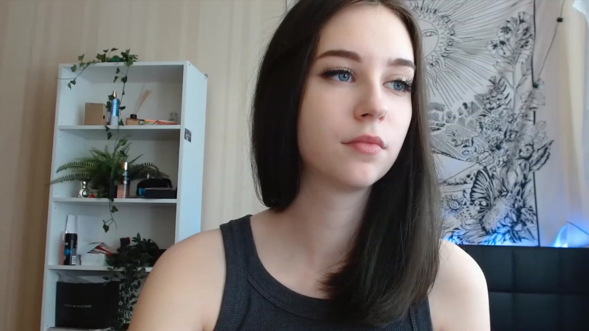Gallery image thumbnail from ElsieF_'s myfreecams stream on, 06/29/2023, 07:42 image 4 of 20