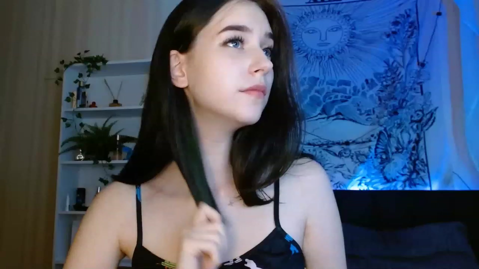 Gallery image thumbnail from ElsieF_'s myfreecams stream on, 07/05/2023, 16:58 image 16 of 20