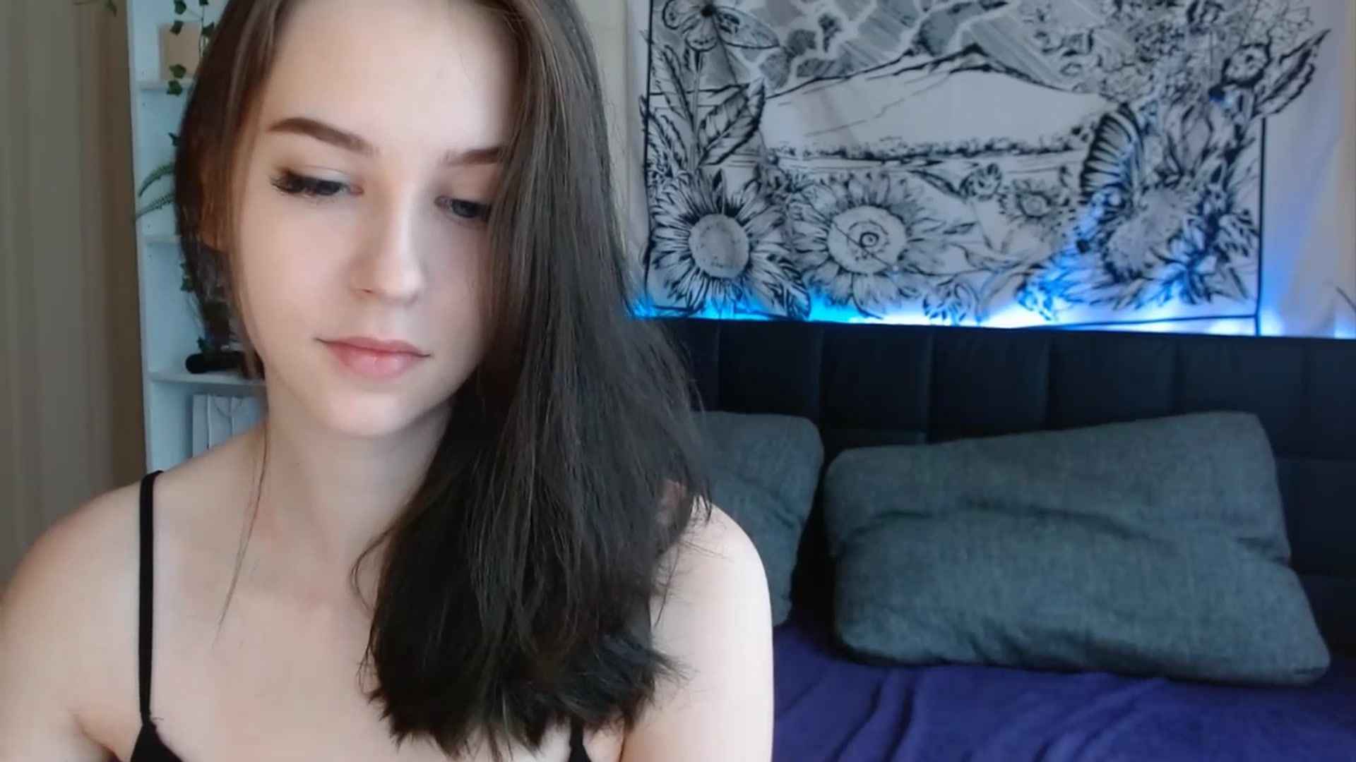 Gallery image thumbnail from ElsieF_'s myfreecams stream on, 07/09/2023, 06:30 image 3 of 20