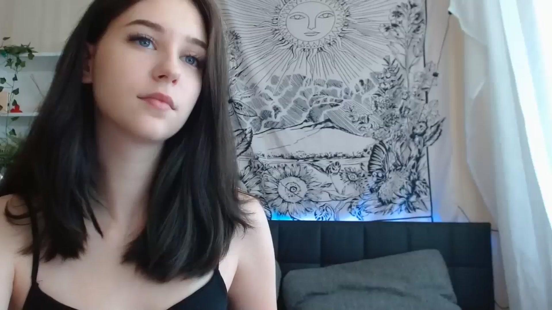 Gallery image thumbnail from ElsieF_'s myfreecams stream on, 07/09/2023, 08:05 image 15 of 20