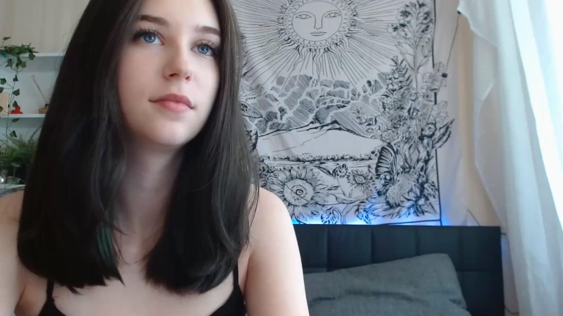 Gallery image thumbnail from ElsieF_'s myfreecams stream on, 07/09/2023, 08:05 image 14 of 20