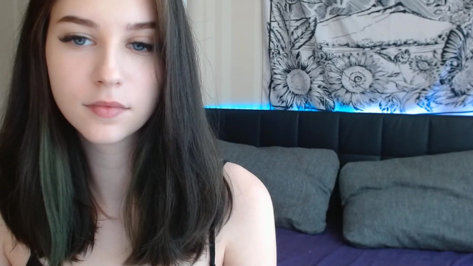 Gallery image thumbnail from ElsieF_'s myfreecams stream on, 07/09/2023, 08:05 image 8 of 20