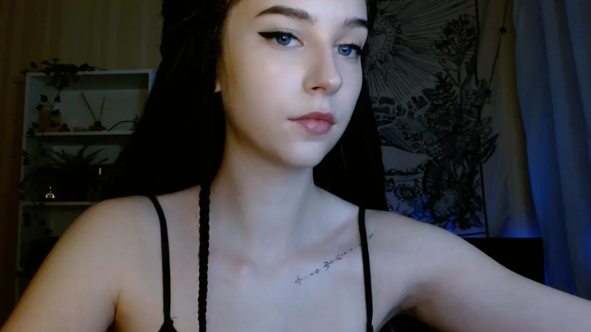 Gallery image thumbnail from ElsieF_'s myfreecams stream on, 07/25/2023, 20:14 image 6 of 20