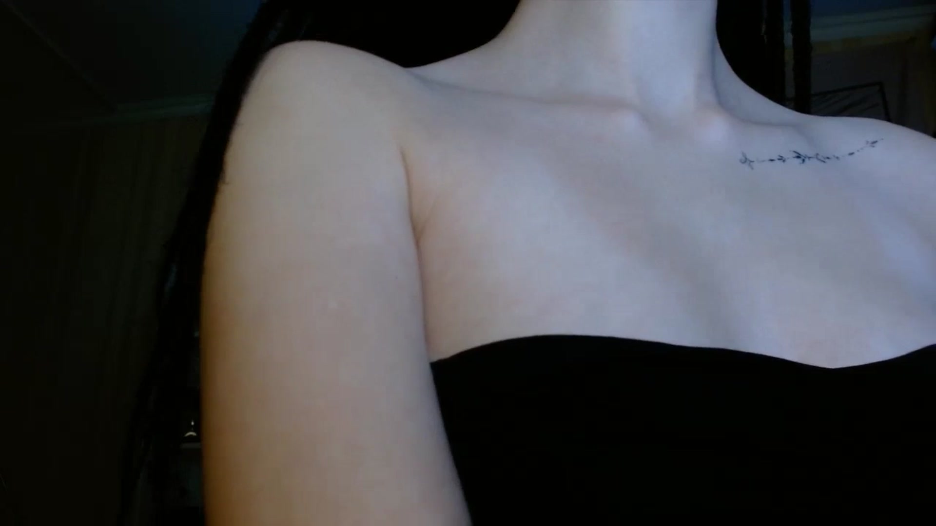 Gallery image thumbnail from ElsieF_'s myfreecams stream on, 07/25/2023, 20:14 image 19 of 20
