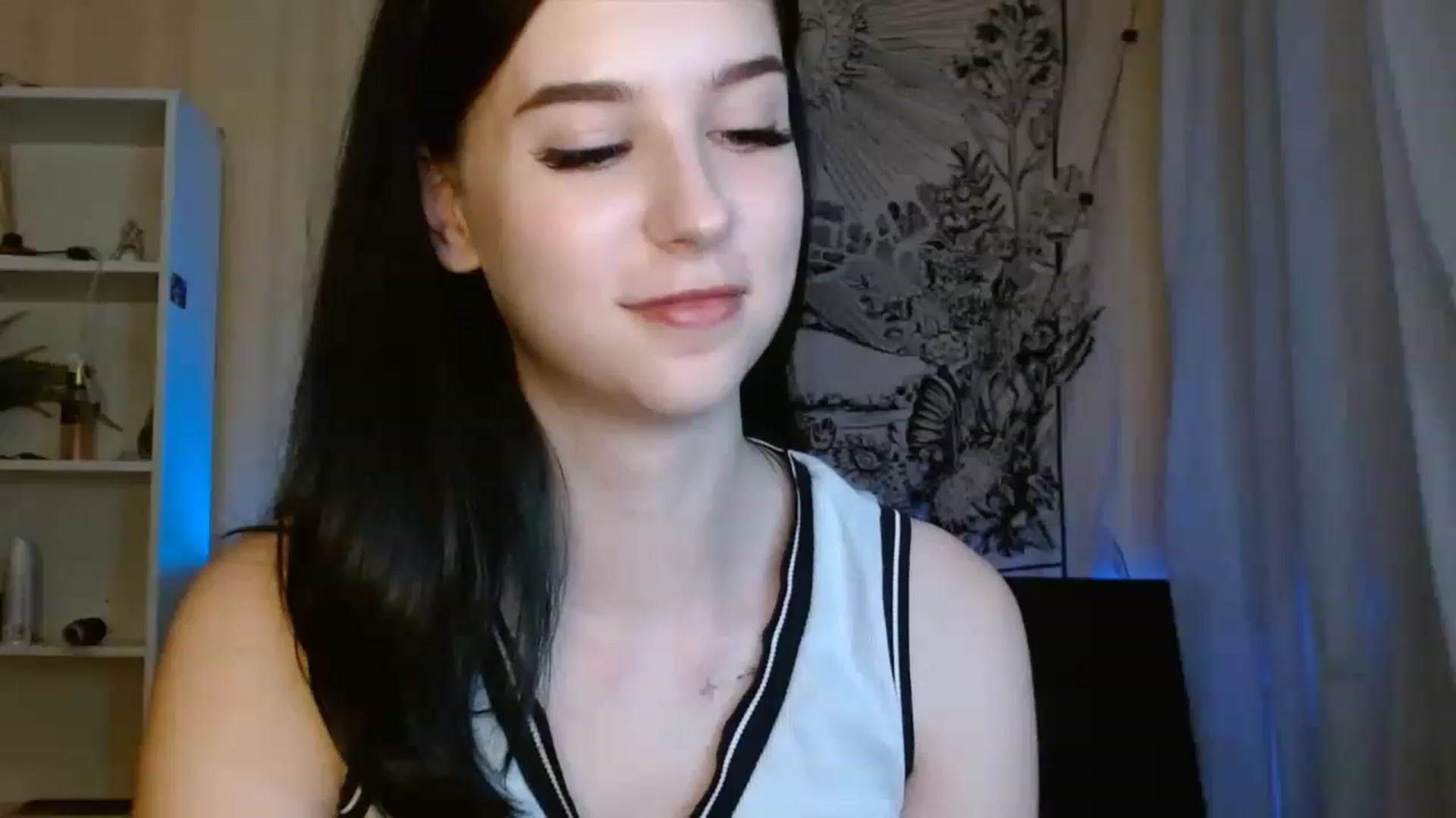 Gallery image thumbnail from ElsieF_'s myfreecams stream on, 08/06/2023, 20:44 image 17 of 20