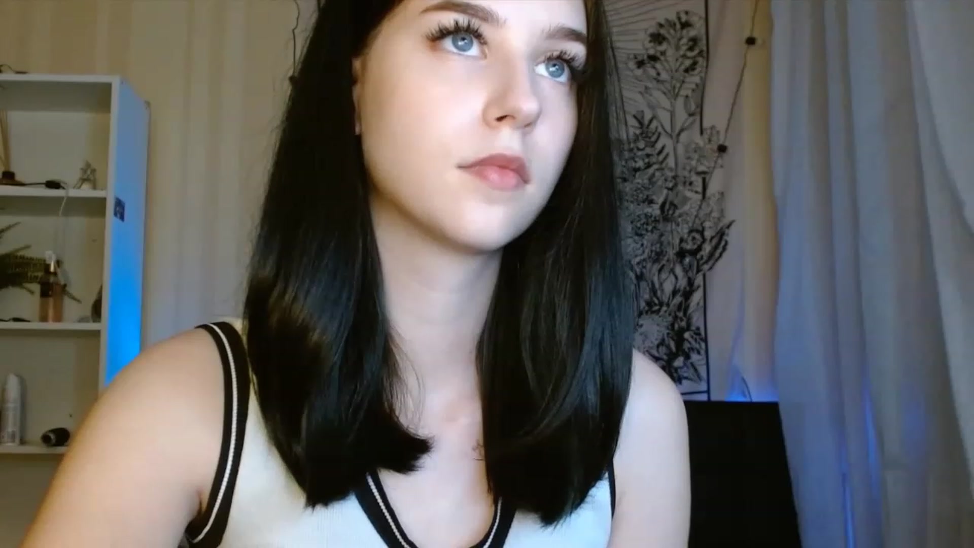 Gallery image thumbnail from ElsieF_'s myfreecams stream on, 08/06/2023, 20:44 image 13 of 20