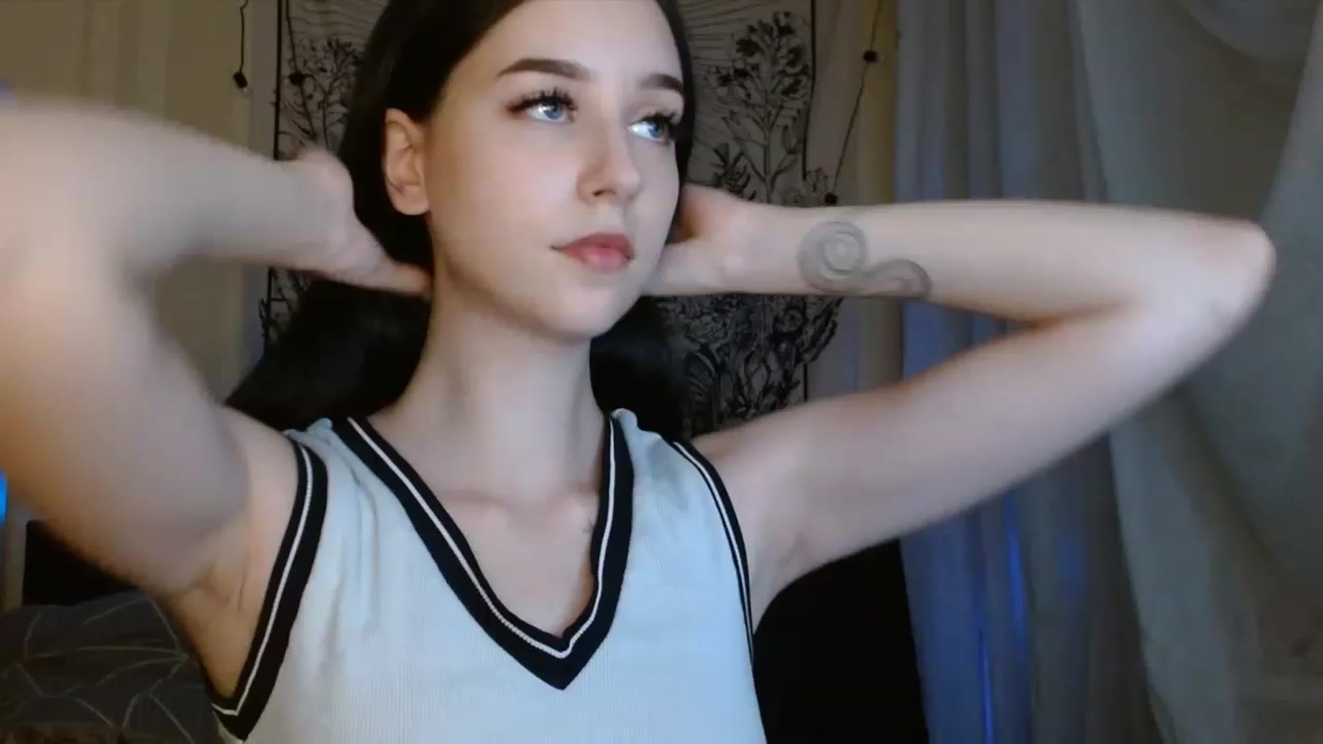 Gallery image thumbnail from ElsieF_'s myfreecams stream on, 08/06/2023, 20:44 image 1 of 20