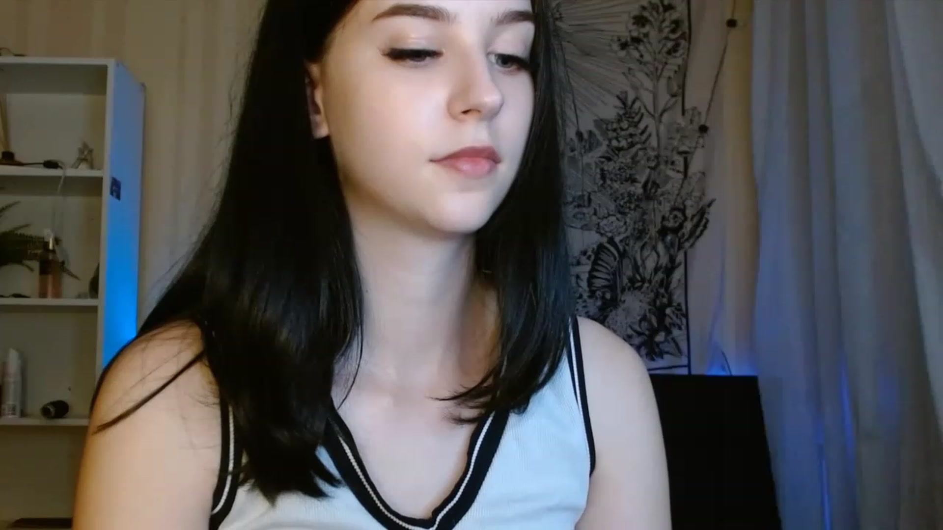Gallery image thumbnail from ElsieF_'s myfreecams stream on, 08/06/2023, 20:44 image 15 of 20