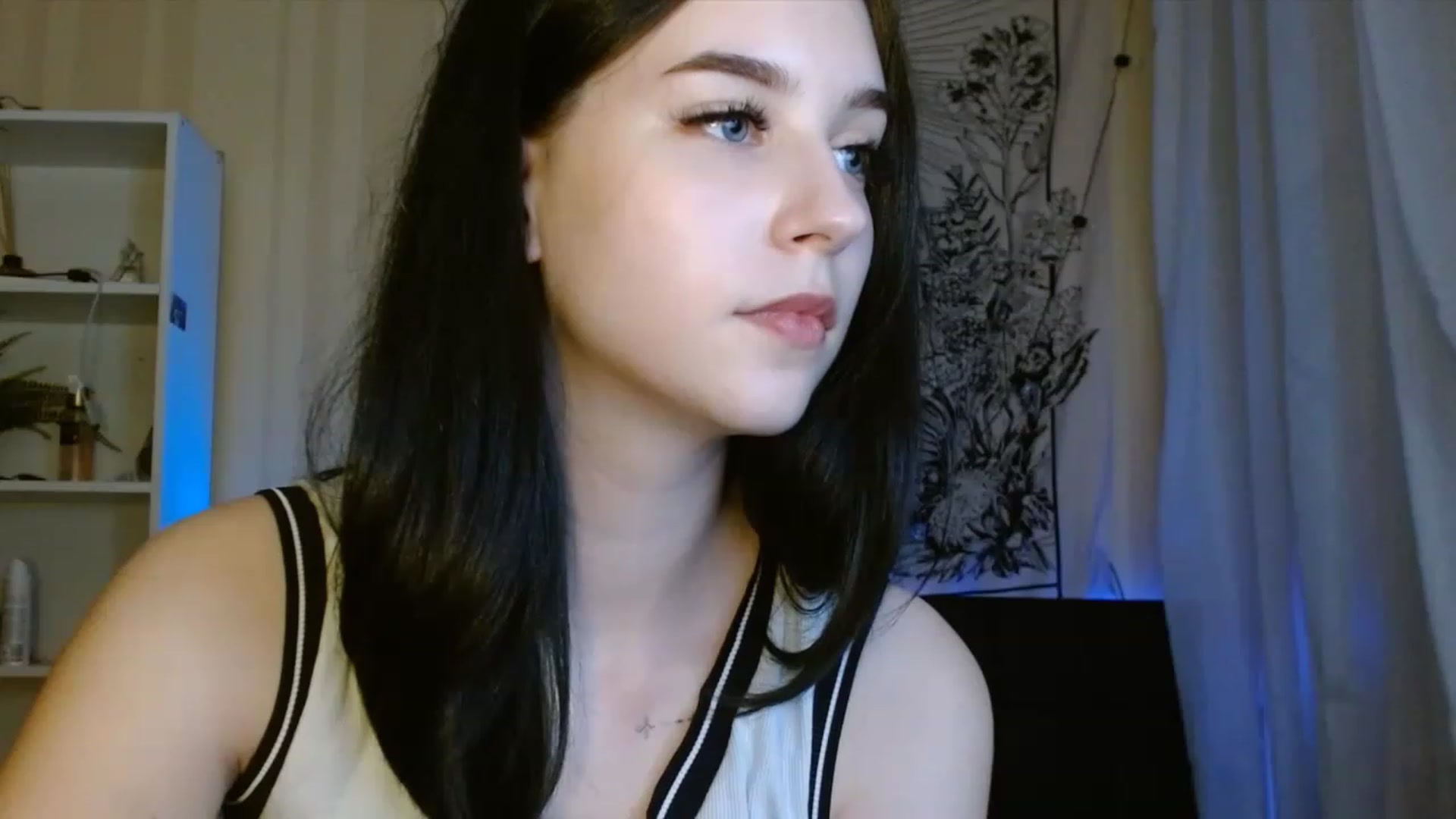 Gallery image thumbnail from ElsieF_'s myfreecams stream on, 08/06/2023, 20:44 image 7 of 20