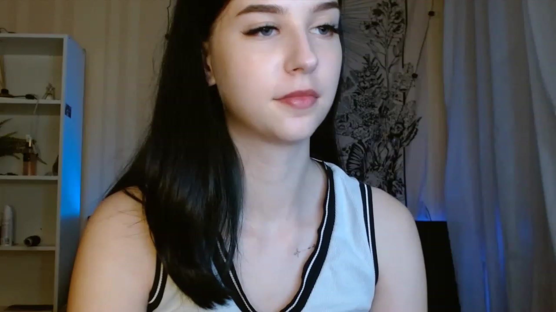 Gallery image thumbnail from ElsieF_'s myfreecams stream on, 08/06/2023, 20:44 image 18 of 20