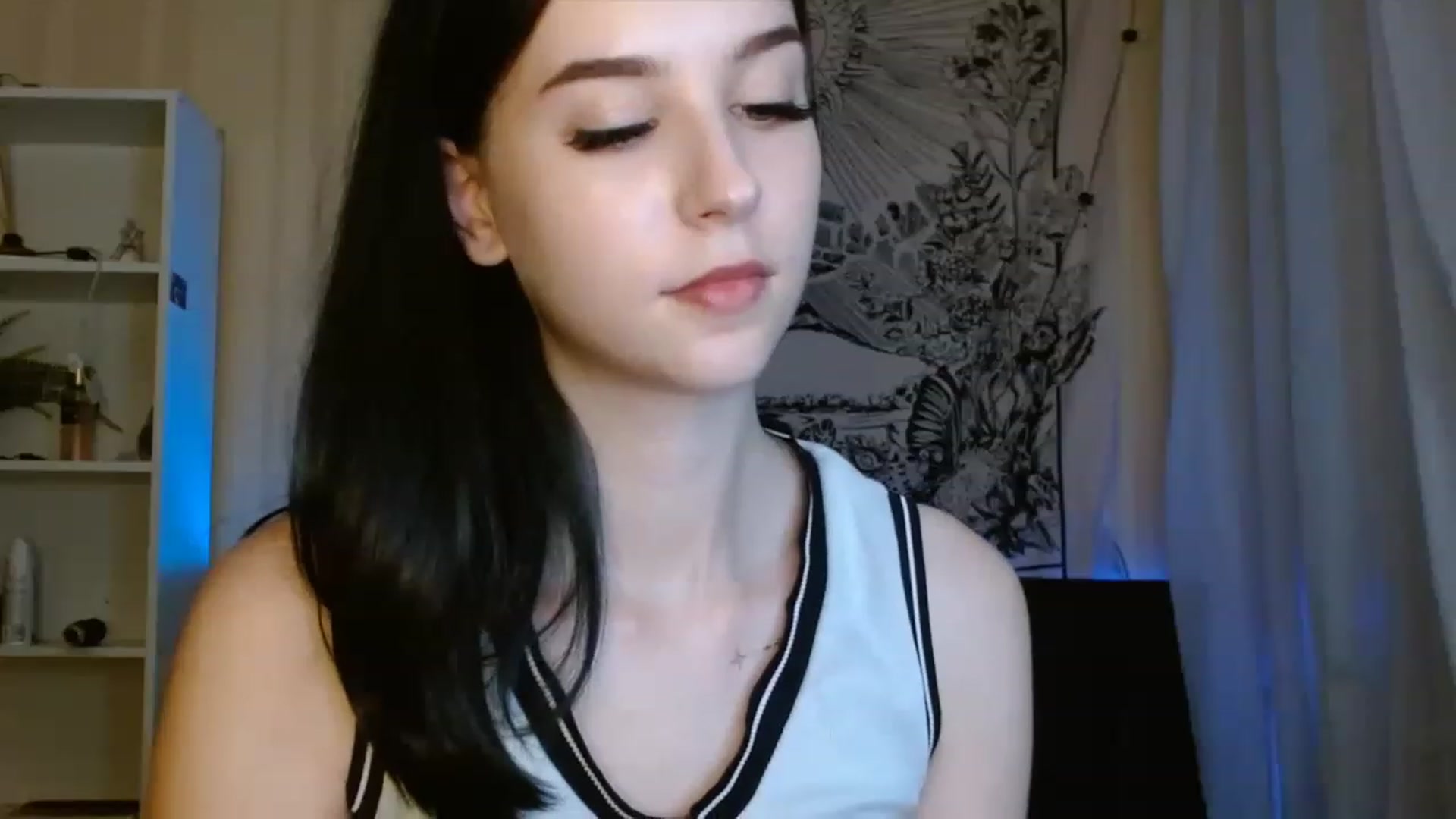Gallery image thumbnail from ElsieF_'s myfreecams stream on, 08/06/2023, 20:44 image 16 of 20