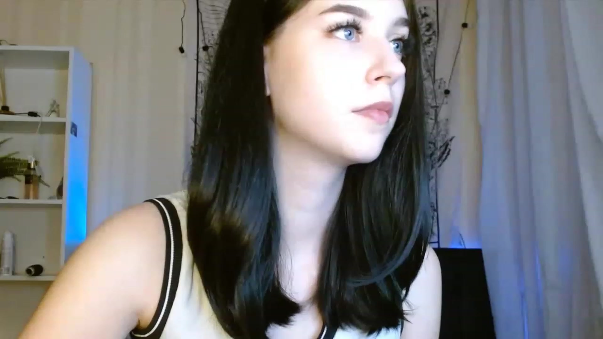 Gallery image thumbnail from ElsieF_'s myfreecams stream on, 08/06/2023, 20:44 image 11 of 20
