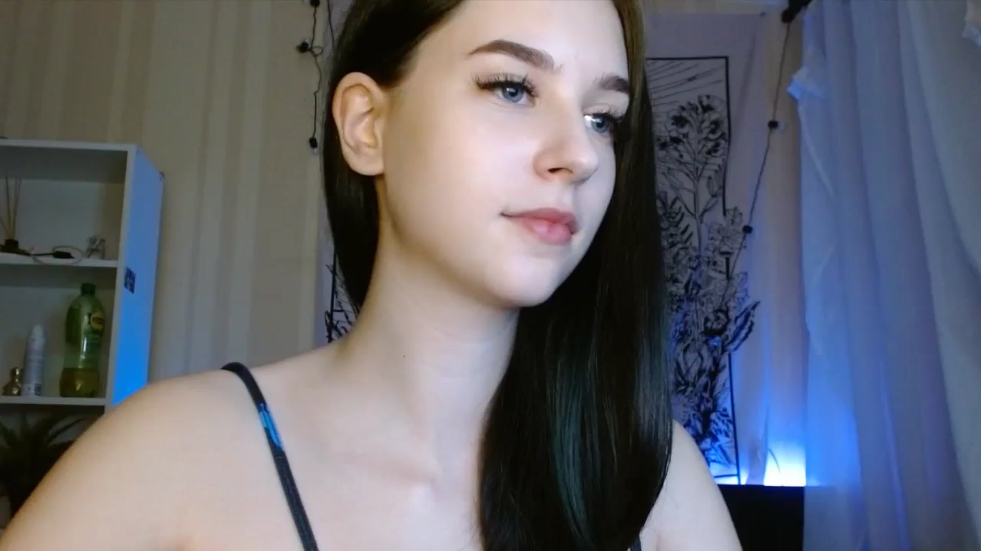 Gallery image thumbnail from ElsieF_'s myfreecams stream on, 08/08/2023, 18:14 image 1 of 20