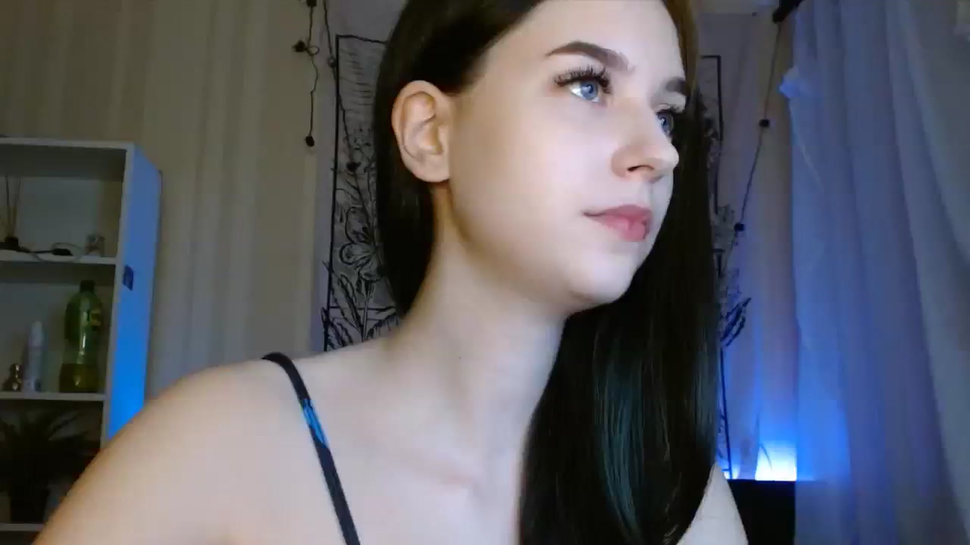 Gallery image thumbnail from ElsieF_'s myfreecams stream on, 08/08/2023, 18:14 image 2 of 20