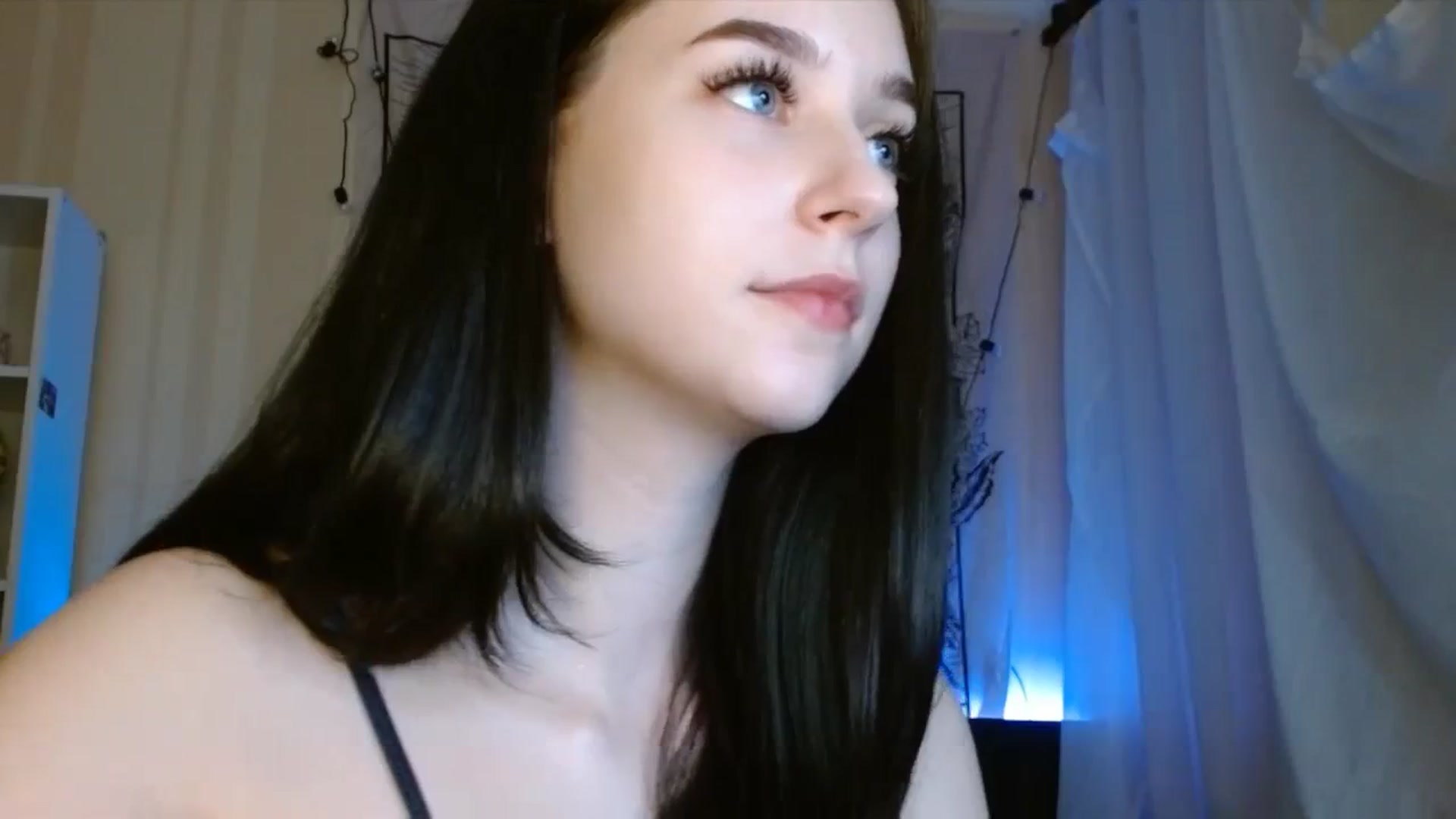 Gallery image thumbnail from ElsieF_'s myfreecams stream on, 08/08/2023, 18:14 image 8 of 20