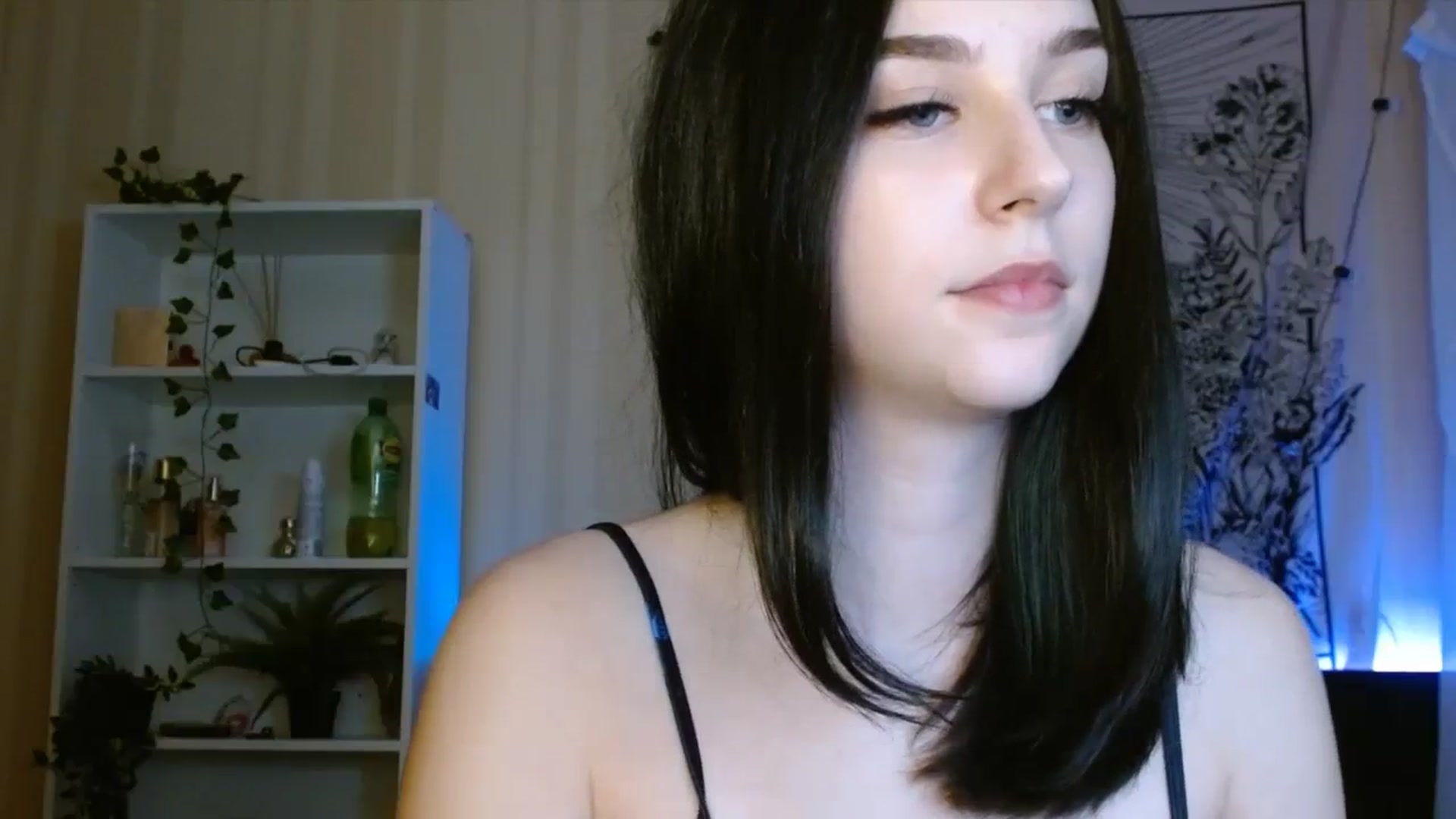 Gallery image thumbnail from ElsieF_'s myfreecams stream on, 08/08/2023, 18:14 image 17 of 20