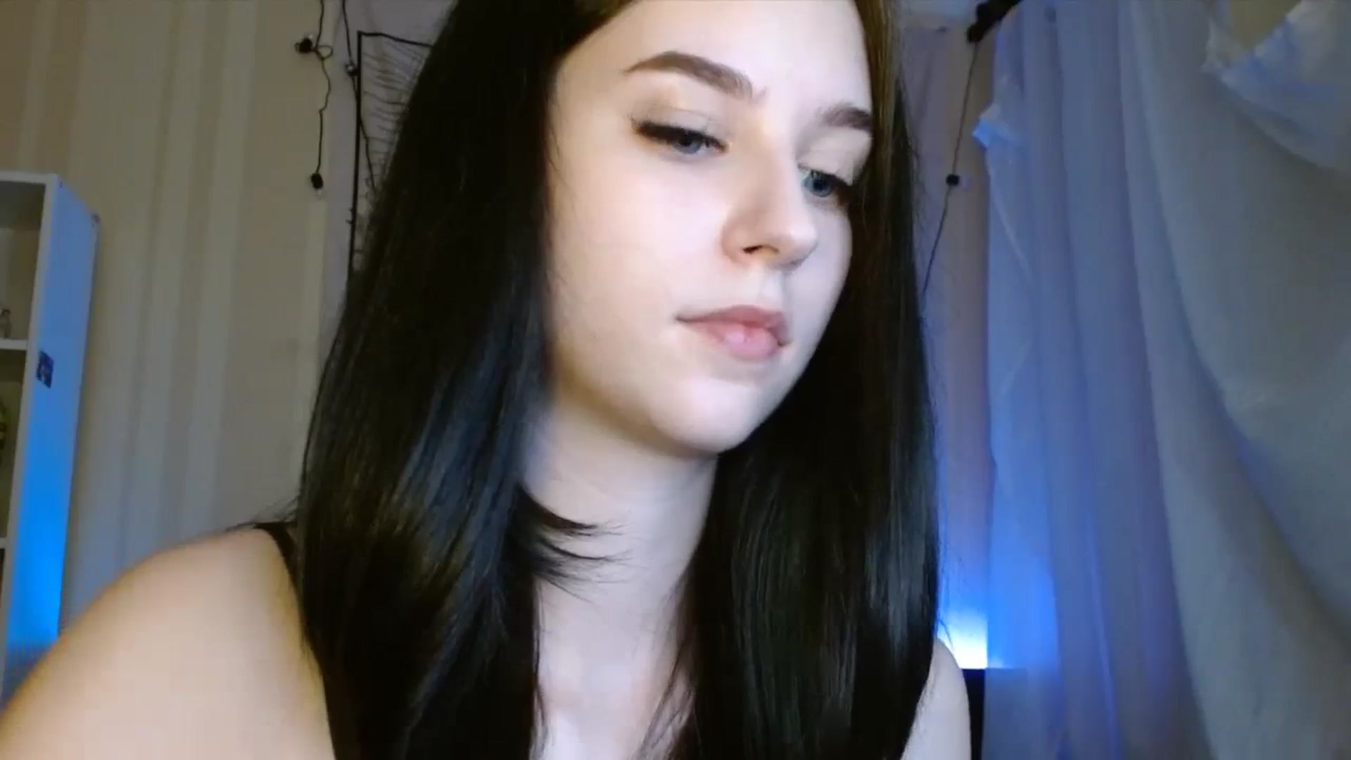 Gallery image thumbnail from ElsieF_'s myfreecams stream on, 08/08/2023, 18:14 image 11 of 20