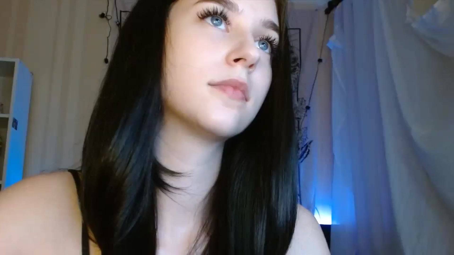 Gallery image thumbnail from ElsieF_'s myfreecams stream on, 08/08/2023, 18:14 image 10 of 20