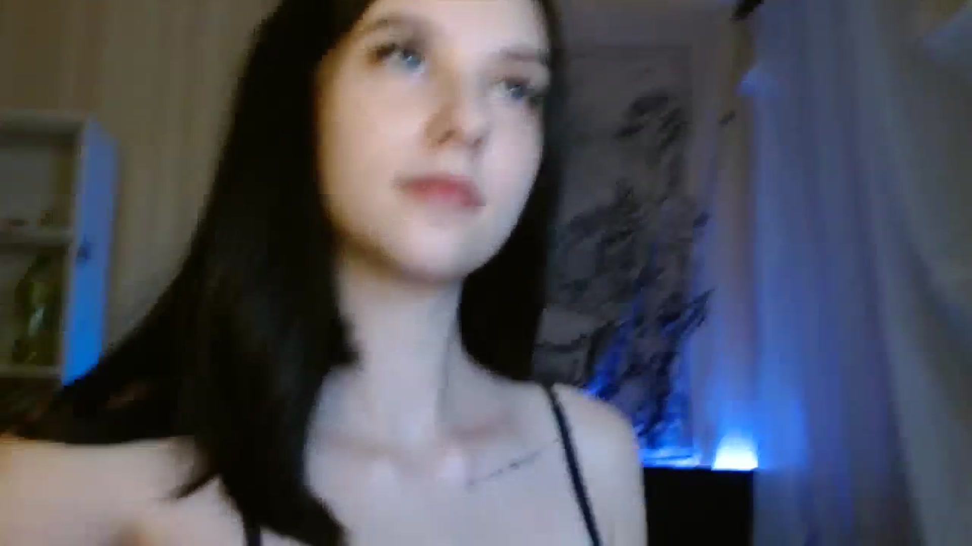Gallery image thumbnail from ElsieF_'s myfreecams stream on, 08/08/2023, 18:14 image 15 of 20