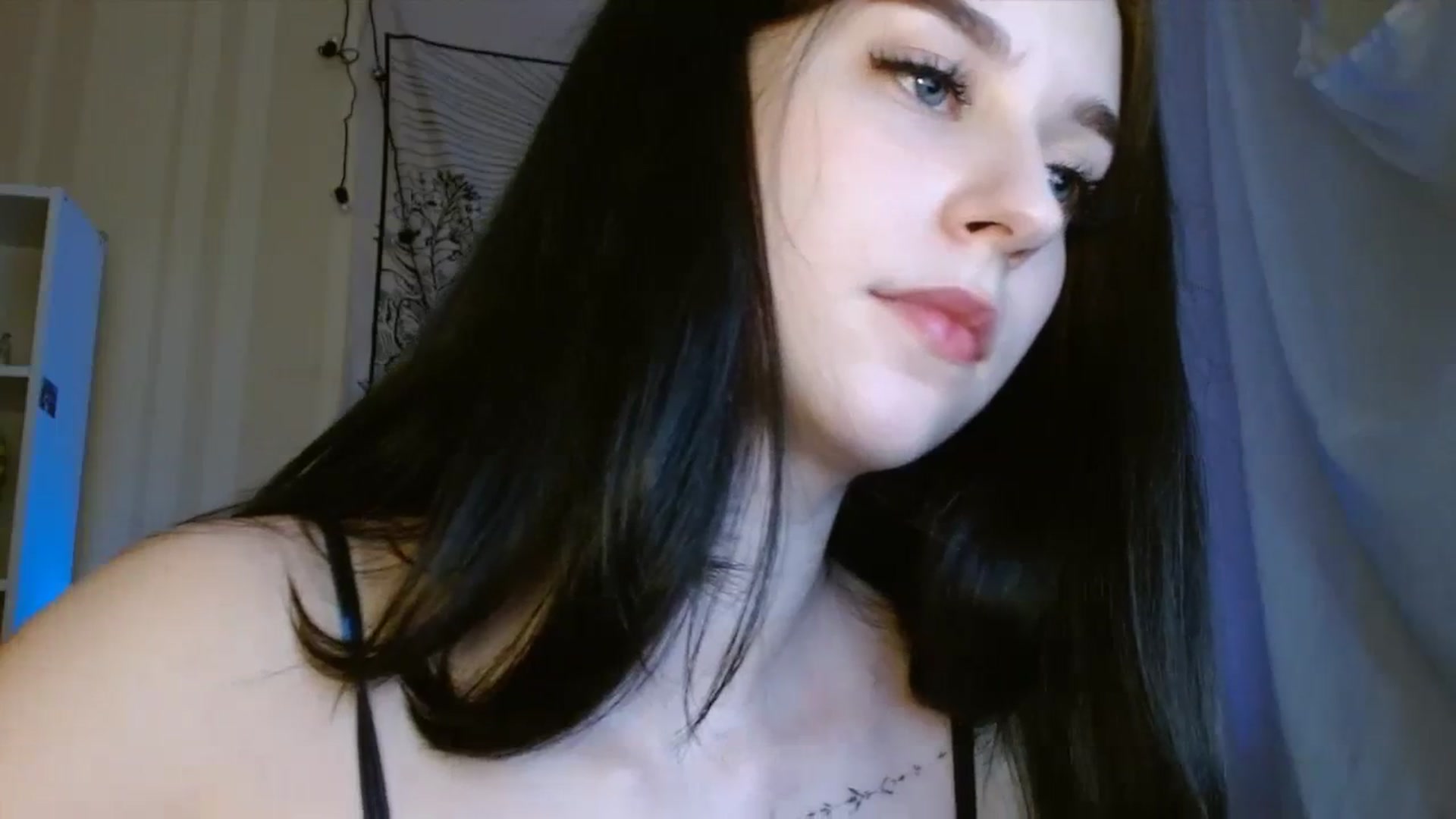 Gallery image thumbnail from ElsieF_'s myfreecams stream on, 08/08/2023, 18:14 image 14 of 20