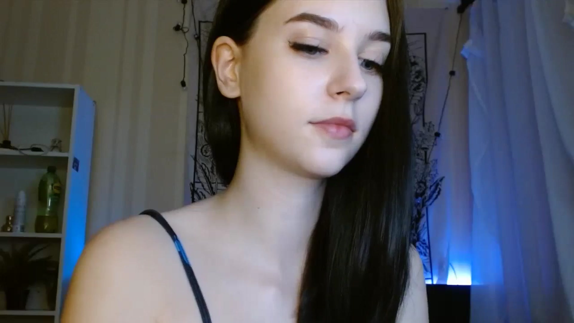 Gallery image thumbnail from ElsieF_'s myfreecams stream on, 08/08/2023, 18:14 image 4 of 20