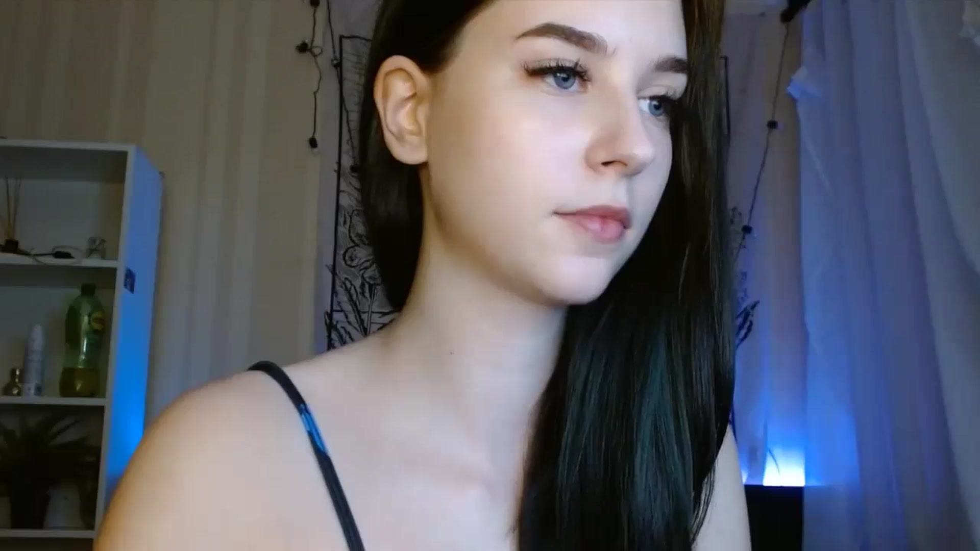 Gallery image thumbnail from ElsieF_'s myfreecams stream on, 08/08/2023, 18:14 image 3 of 20