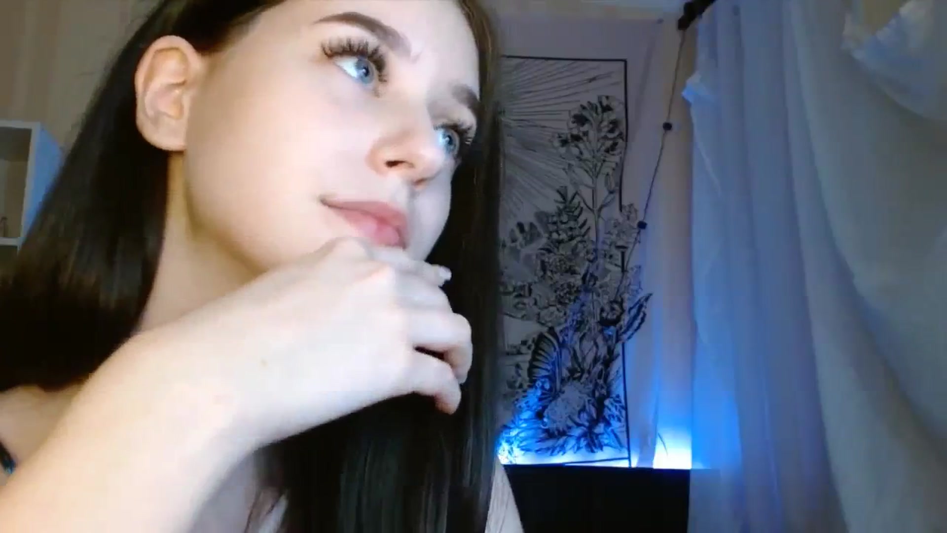 Gallery image thumbnail from ElsieF_'s myfreecams stream on, 08/08/2023, 18:14 image 9 of 20