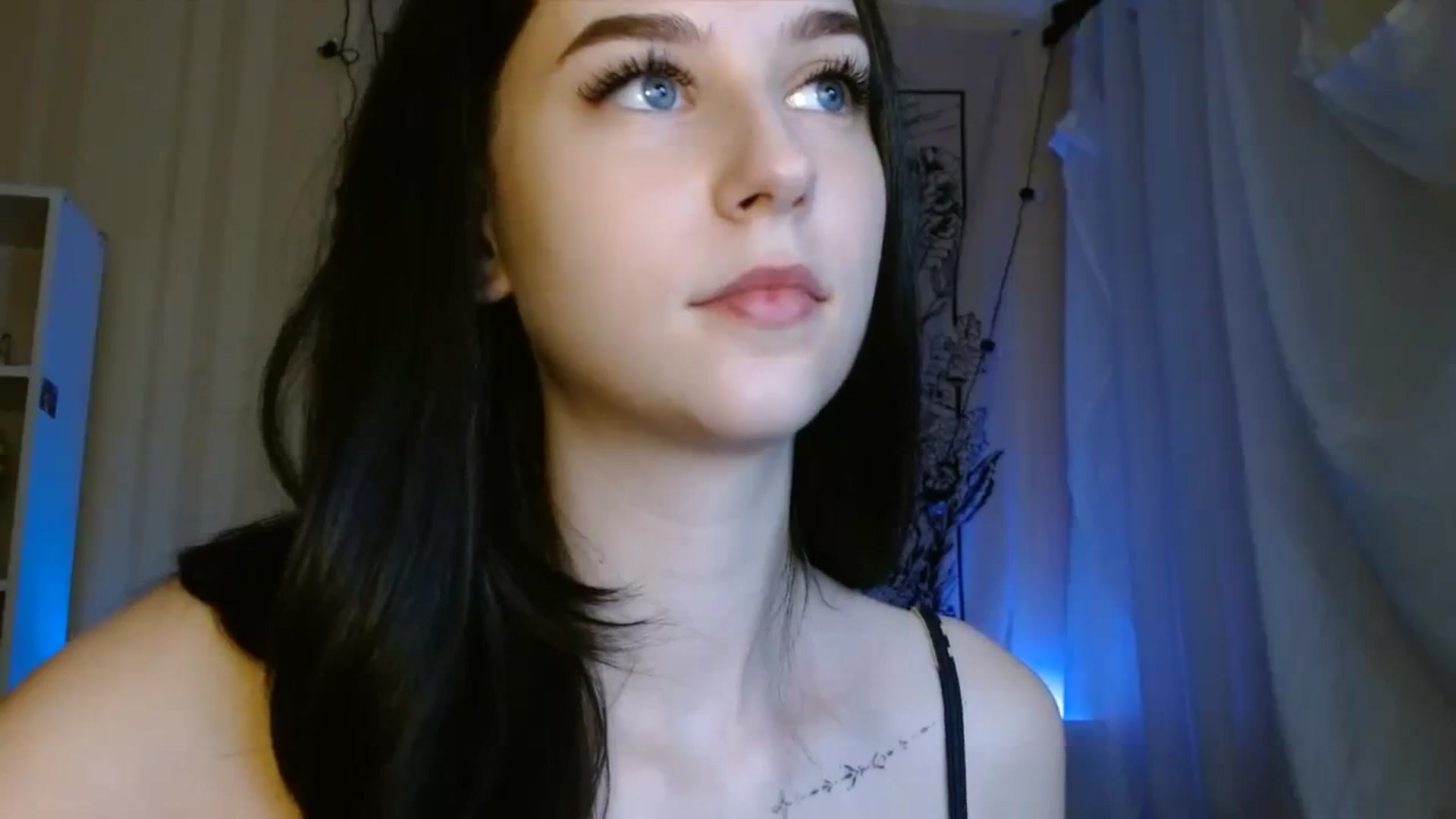 Gallery image thumbnail from ElsieF_'s myfreecams stream on, 08/08/2023, 18:14 image 12 of 20